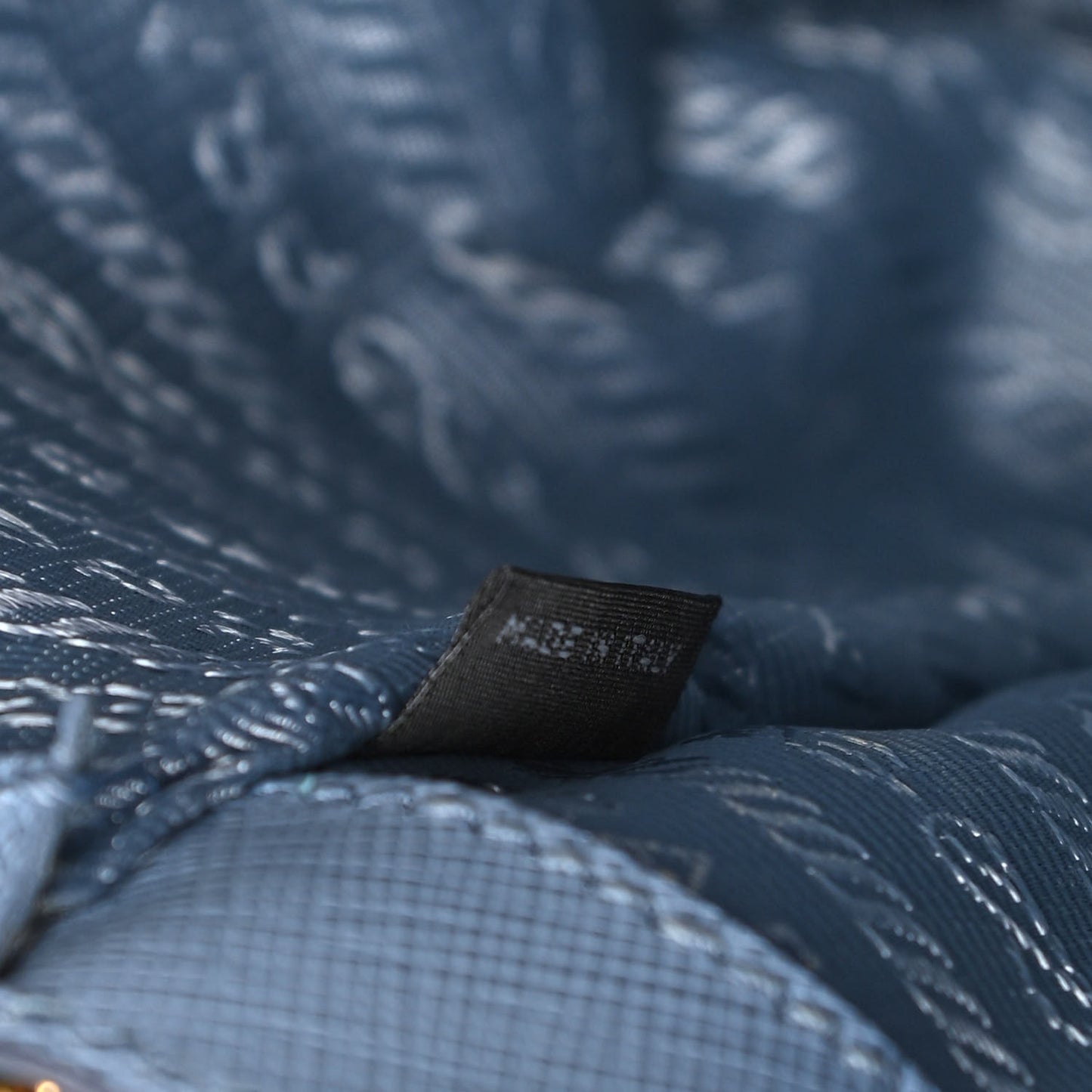 Saffiano Lux Medium Promenade Tote Astrale