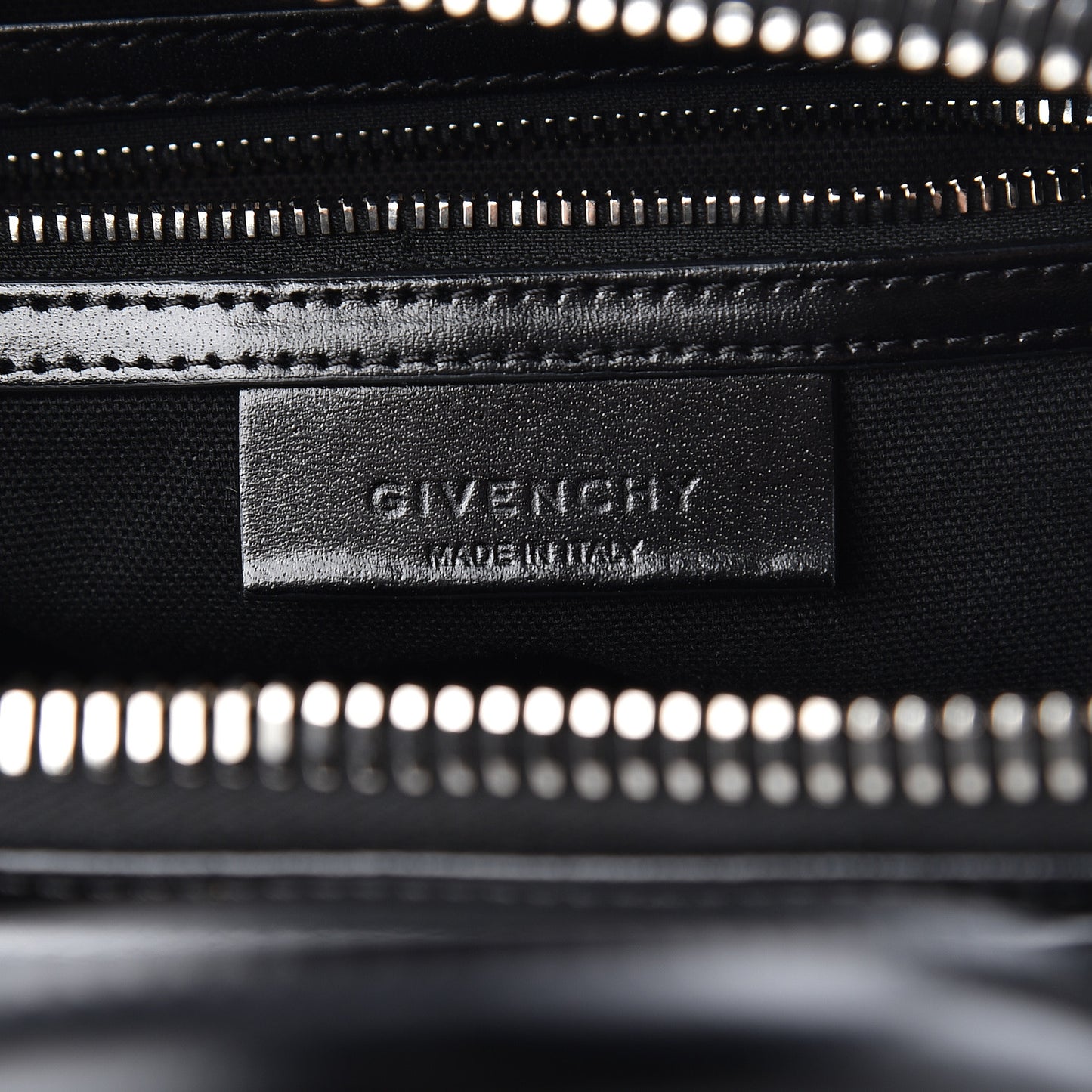 Shiny Lord Calfskin Small Antigona Black