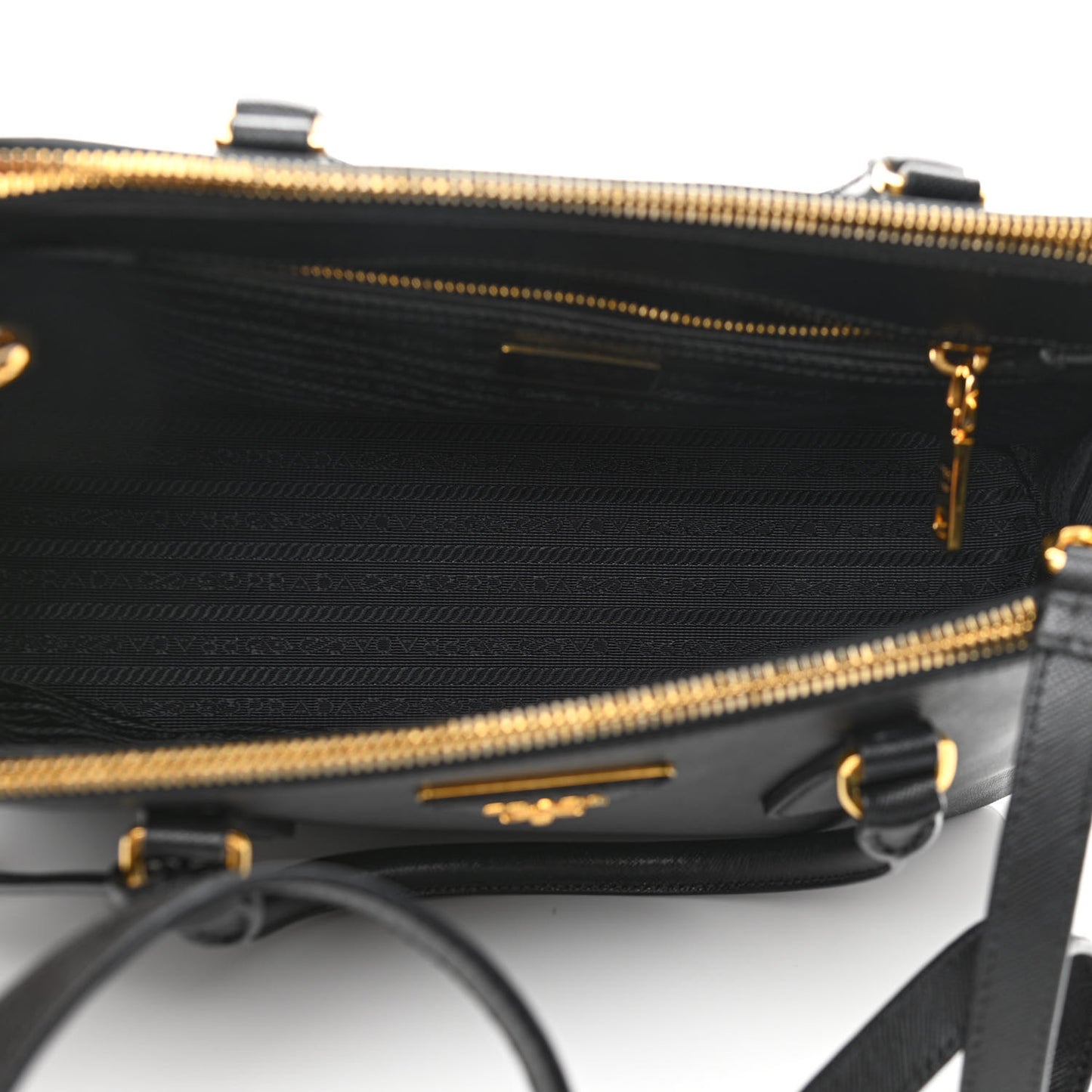 Saffiano Medium Galleria Double Zip Tote Black