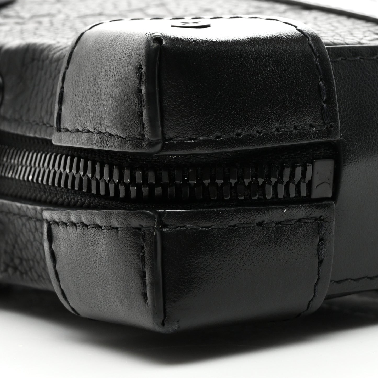 Taurillon Monogram Soft Trunk Wallet Black