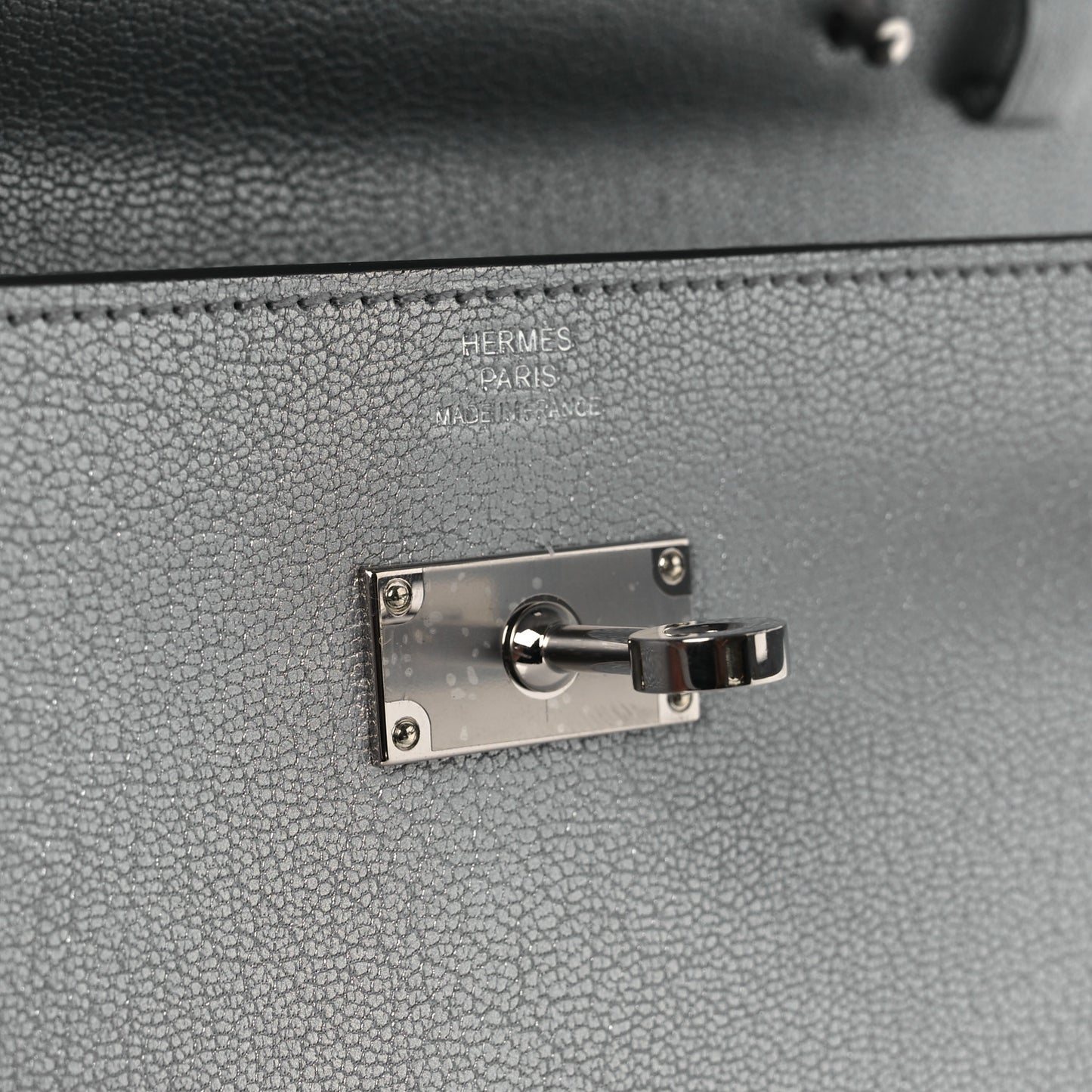 Metallic Chevre Chamkilight Kelly Wallet To Go Argent