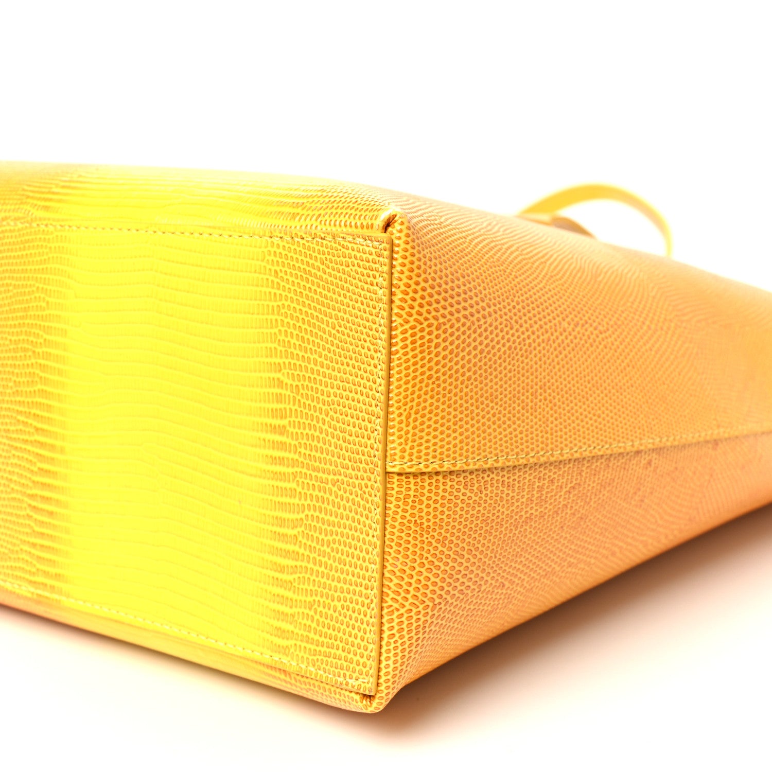 新品Burberry's 革イエローケース BXL21-865-43 Burberry Calfskin Lizard Embossed Large Tote Yellow 1757434