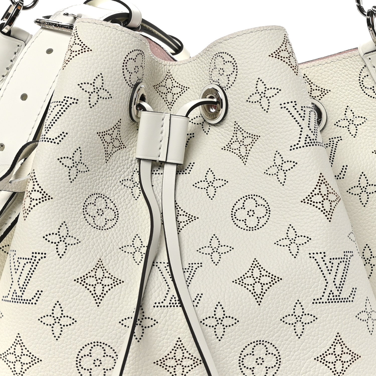 Louis Vuitton Mahina Muria Snow White 7 of 9