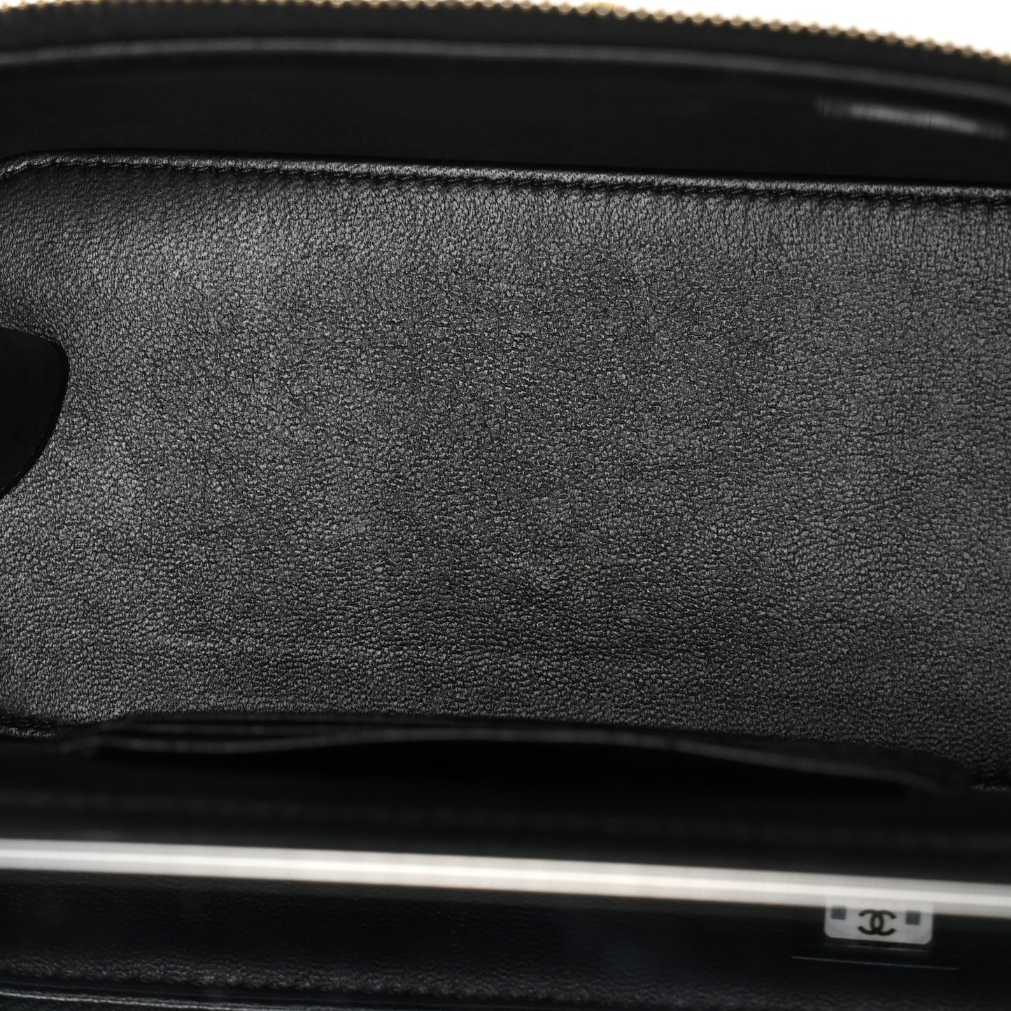 Caviar Quilted Sweetheart Vanity Case Black