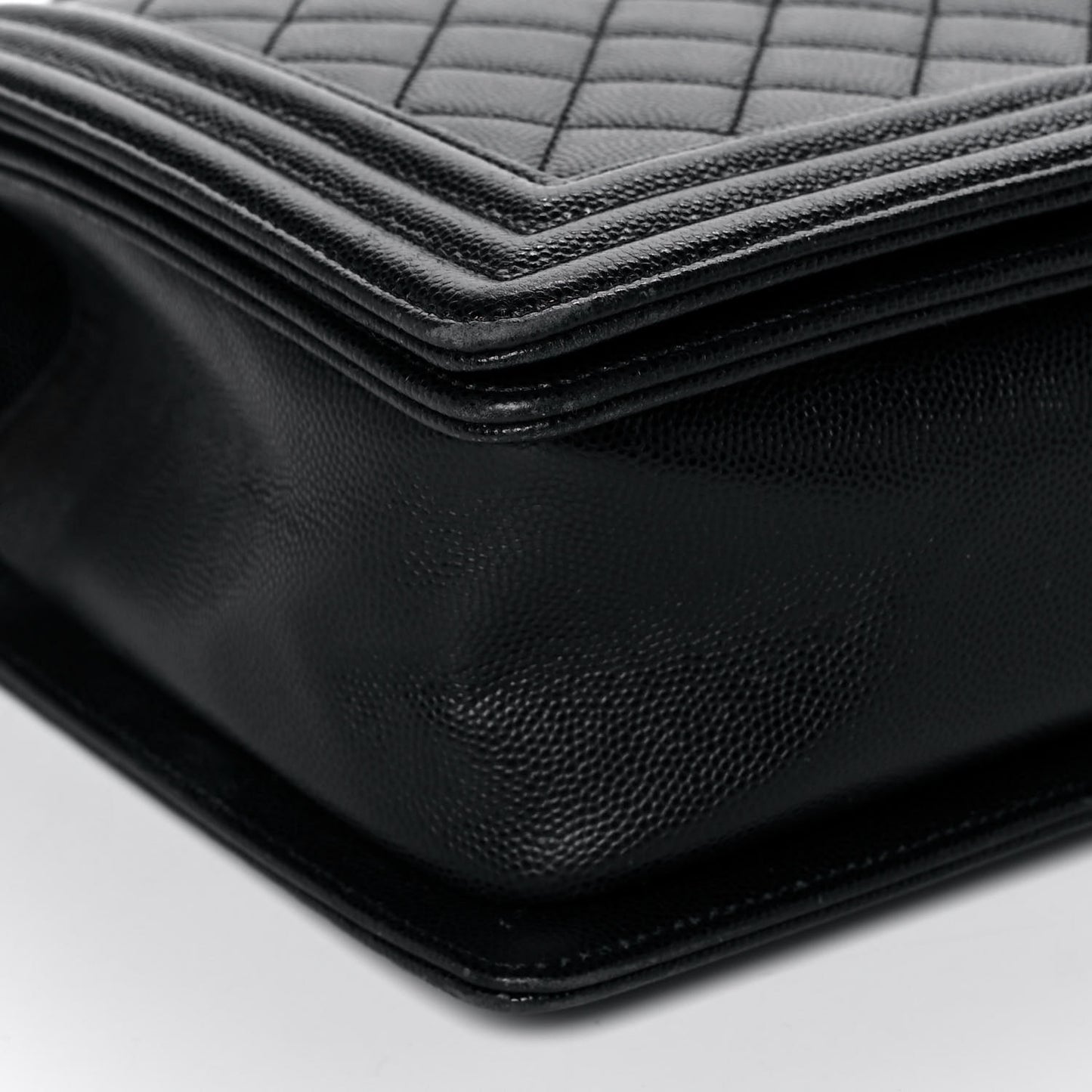 Caviar Quilted New Medium Boy Flap Black