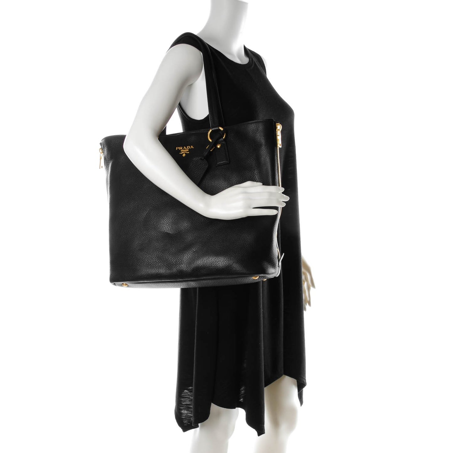 Vitello Daino Side Zip Tote Black