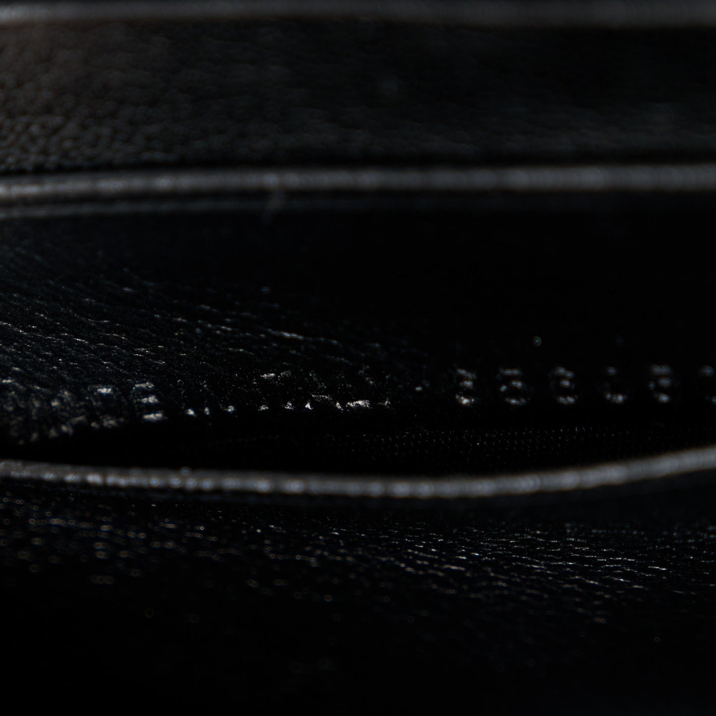 Shiny Calfskin Crocodile Embossed Hourglass Chain Bag Black