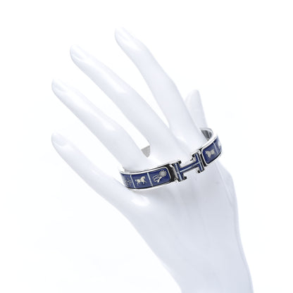 Hermes Enamel Printed Narrow Couvertures et Tenues de Jour Clic Clac H Bracelet PM Laiton Plaque 2 of 6
