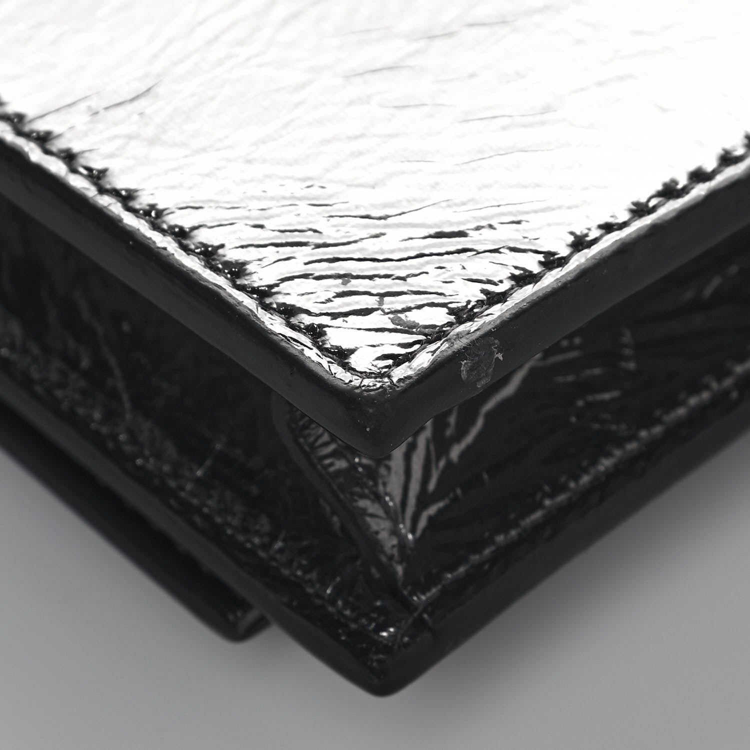 Saint Laurent Metallic Crackled Calfskin Kate Monogram Tassel Chain Wallet Argento 10 of 13