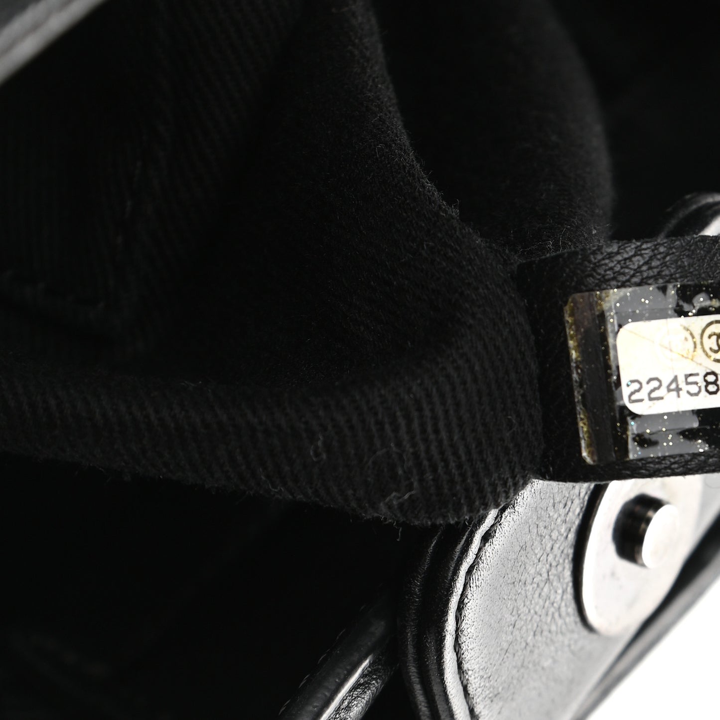 Caviar Quilted Medium CC Bucket Bag Black