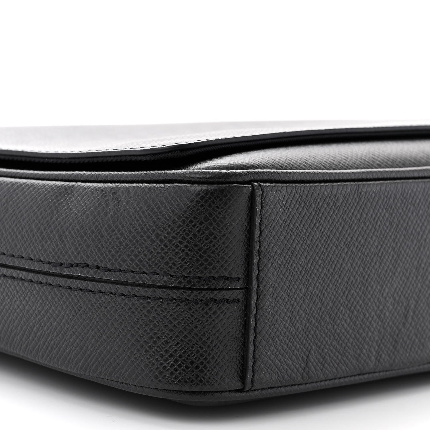Louis Vuitton Taiga District PM Black 8 of 10