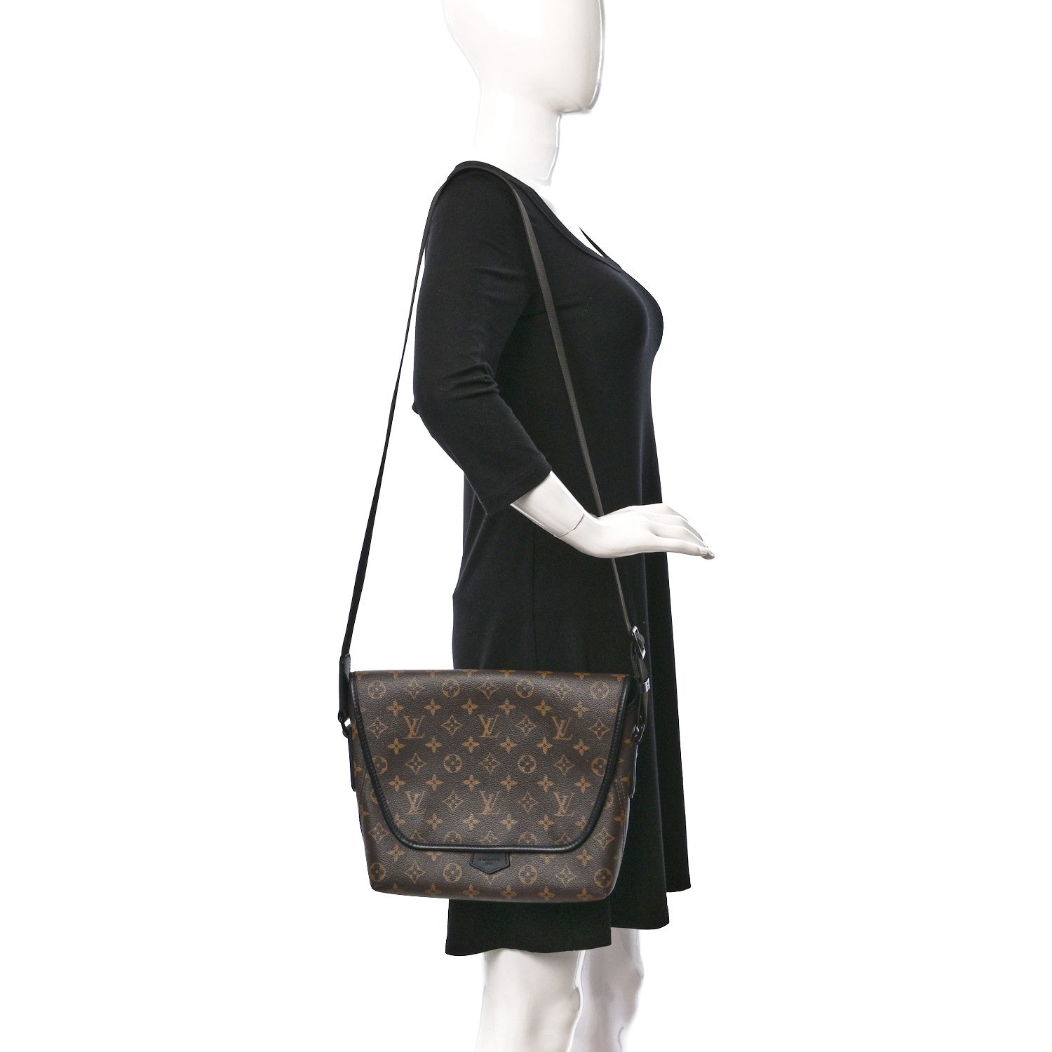 Louis Vuitton Monogram Macassar Magnetic Messenger 2 of 12