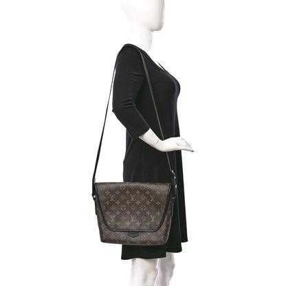 Louis Vuitton Monogram Macassar Magnetic Messenger 2 of 12