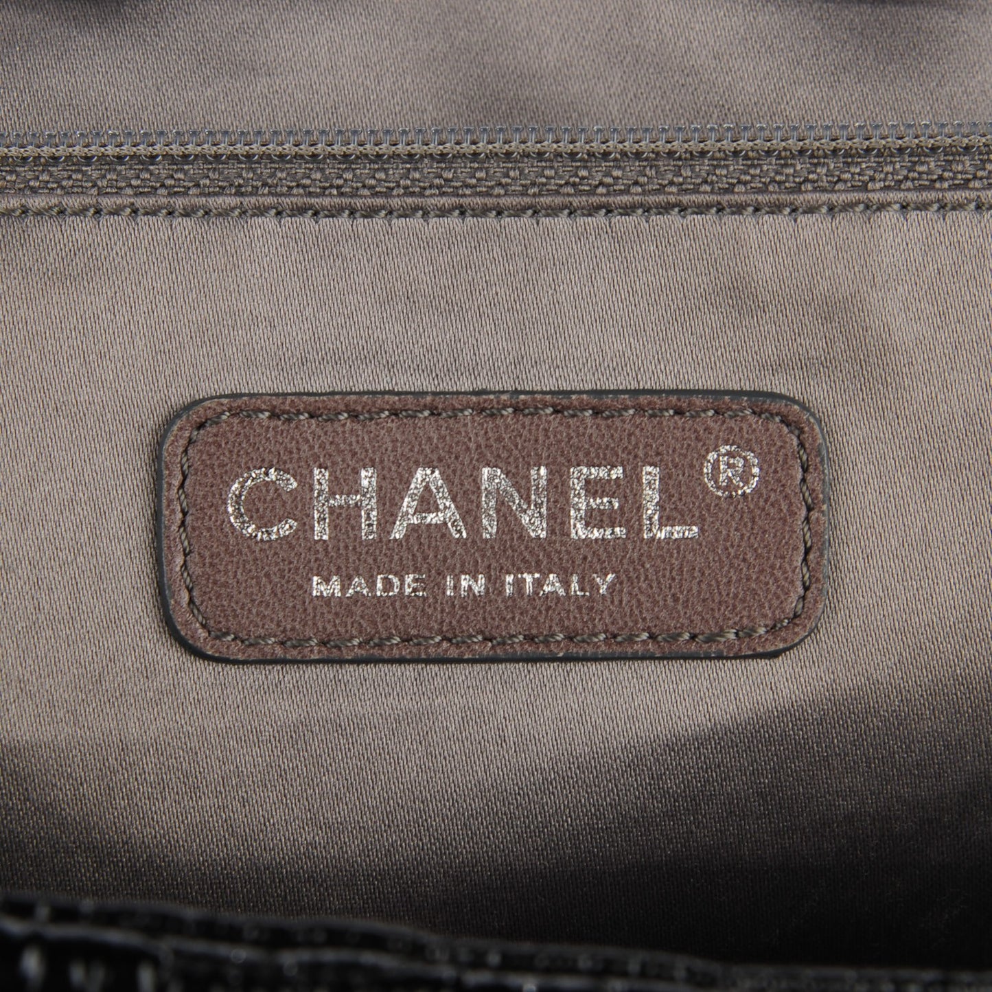Vinyl Graphic Edge Flap Black