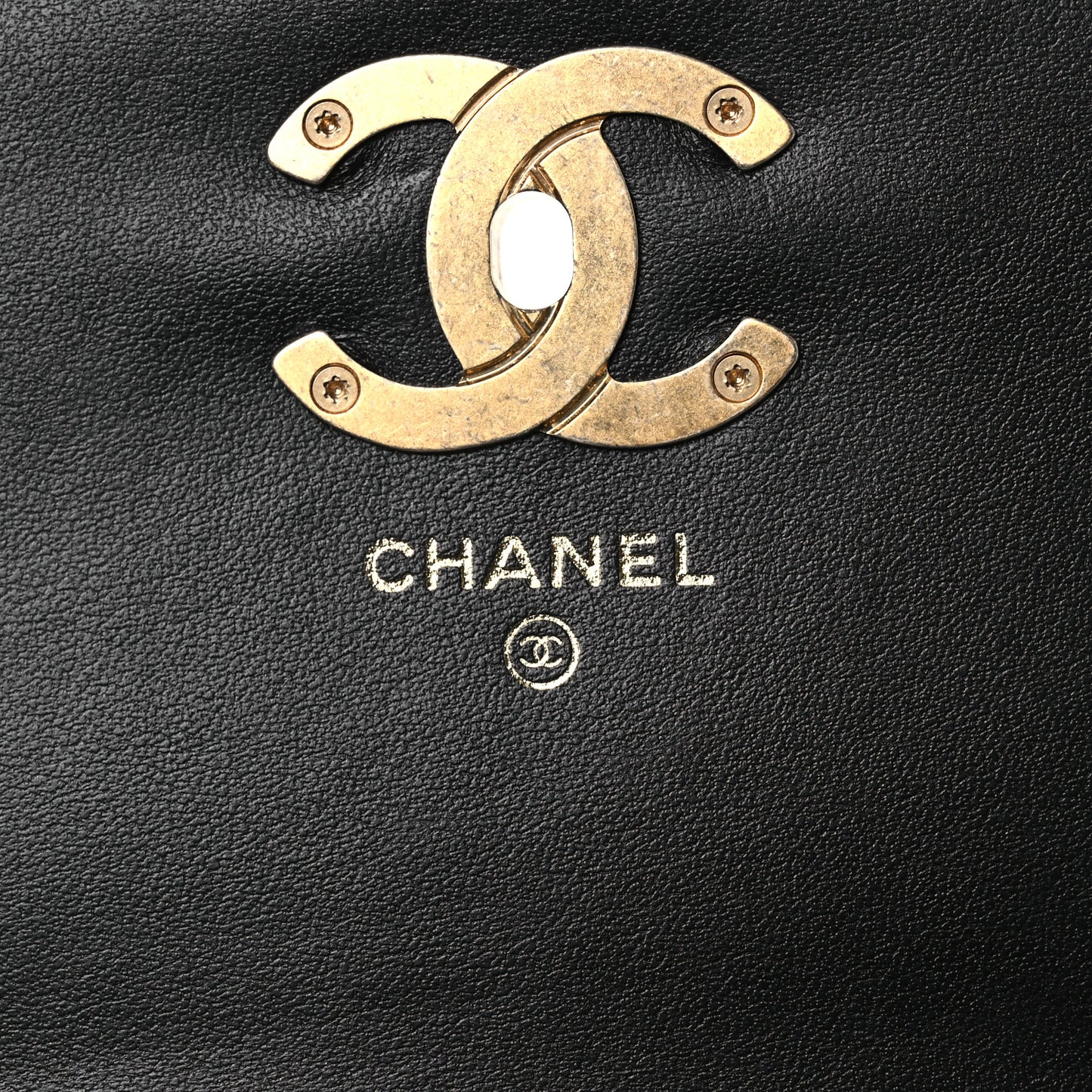 Caviar Quilted Camellia Clutch With Chain Black