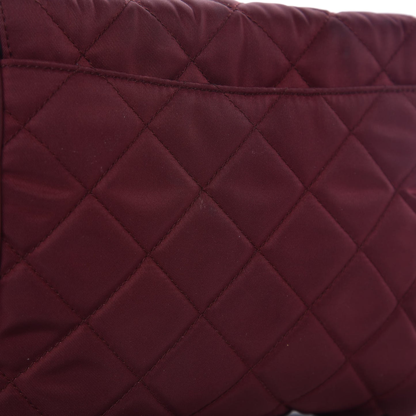 Nylon Tessuto Impuntu Quilted Flap Granato
