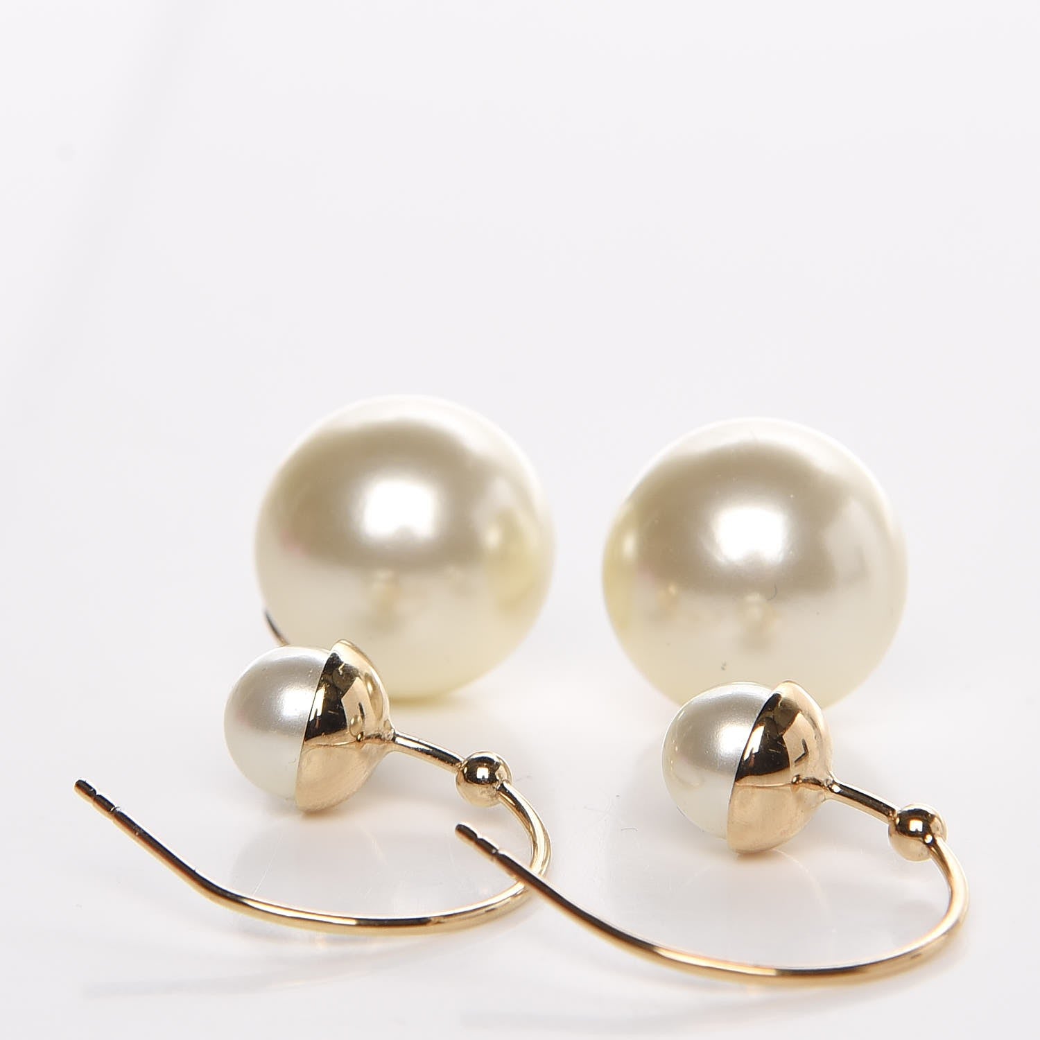 Christian Dior Pearl Ultradior Earrings Cream 3 of 4