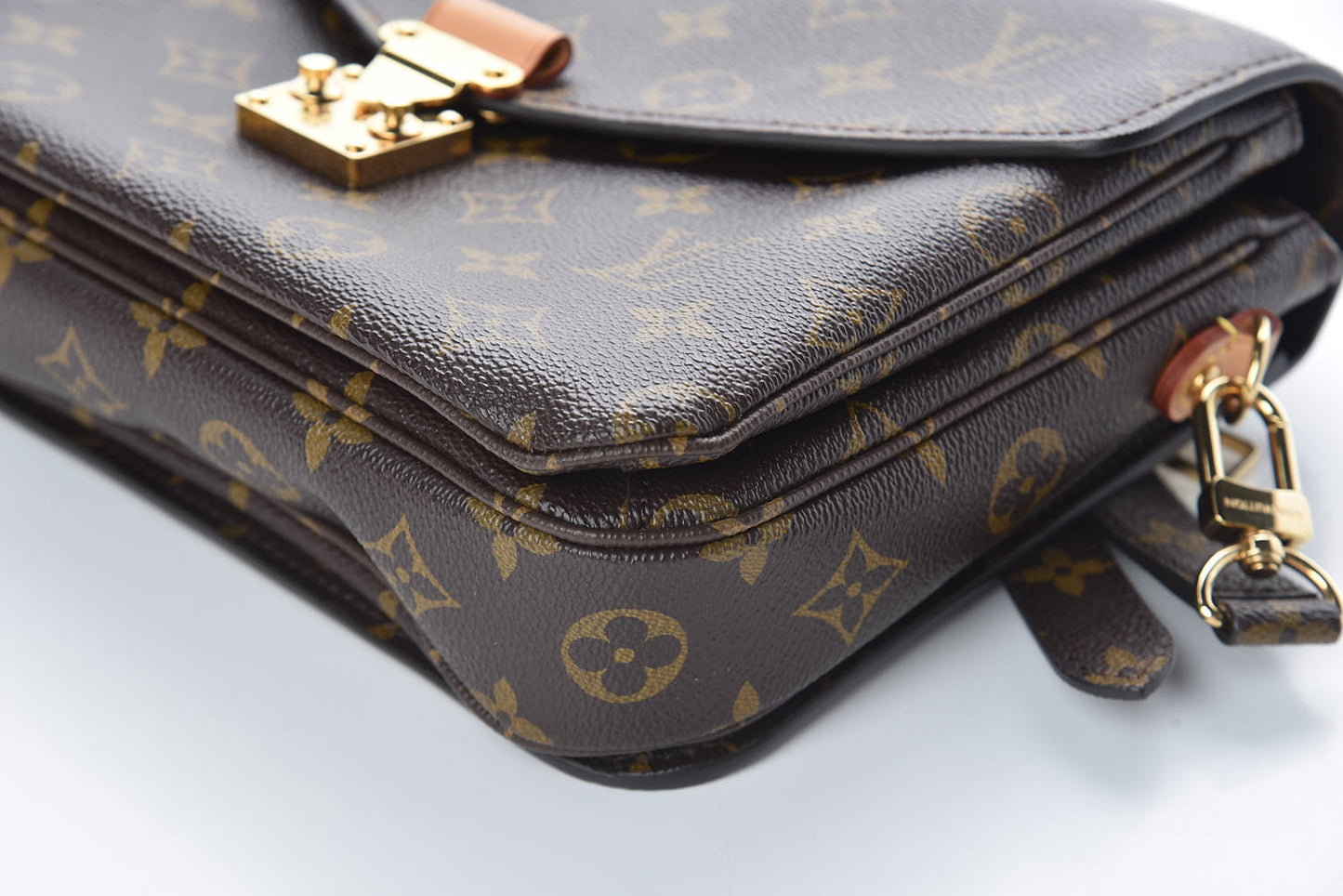 Monogram Pochette Metis