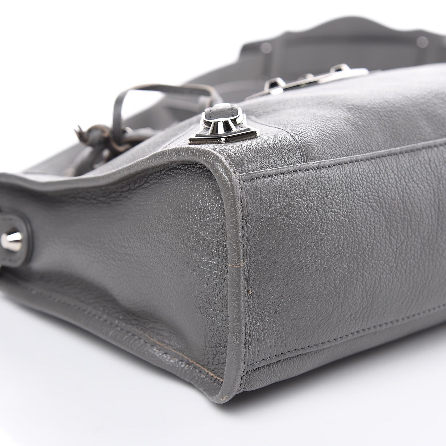 Chevre Silver Metallic Edge Hardware S City Gris Acier