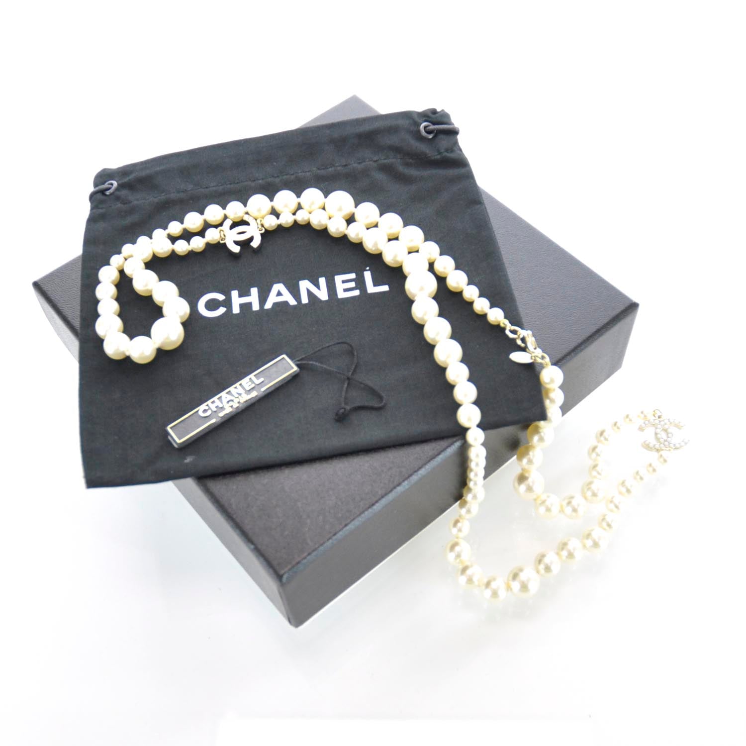 Chanel Classic CC Graduated Pearl Necklace 6 of 6
