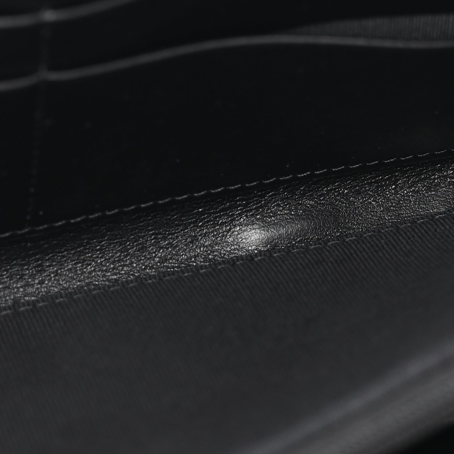 Caviar Quilted Enamel Long Zipped Wallet Black