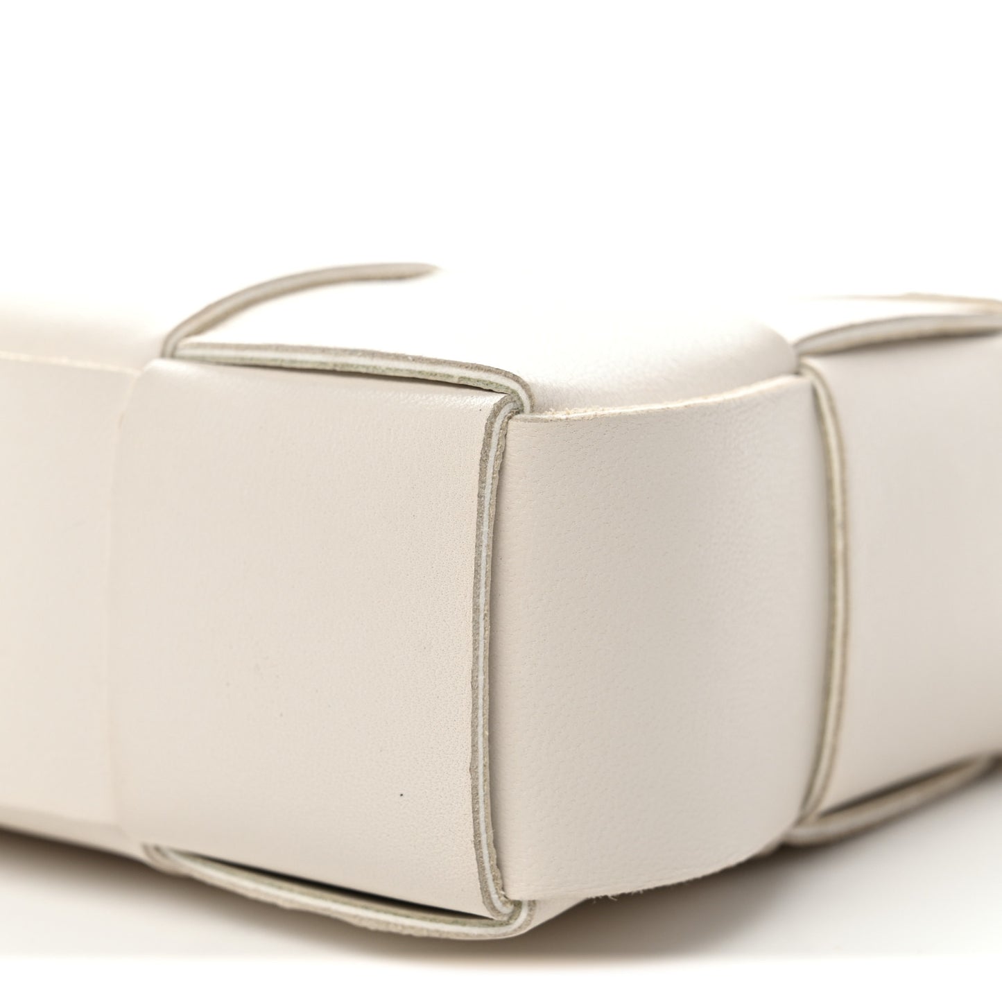 Calfskin Maxi Intrecciato Cassette Pouch On Strap Chalk
