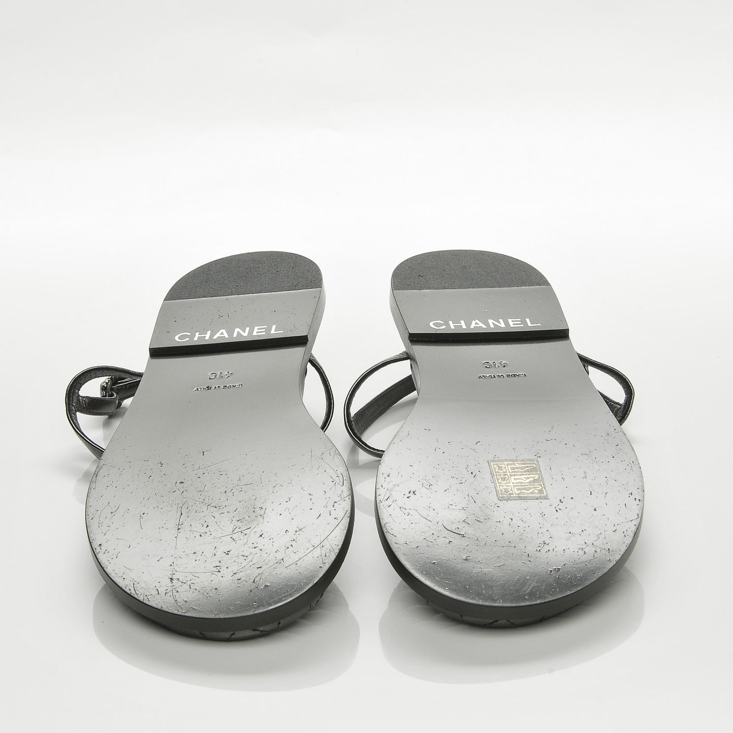 Iridescent Lambskin Chain Thong Sandals 41 Dark Silver