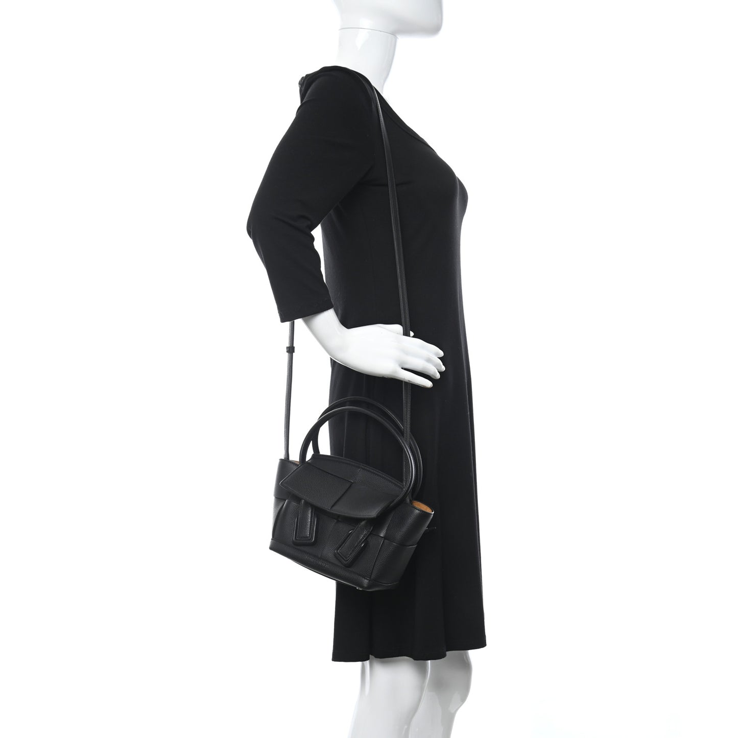 Grained Calfskin Mini Maxi Intrecciato Arco 33 Black