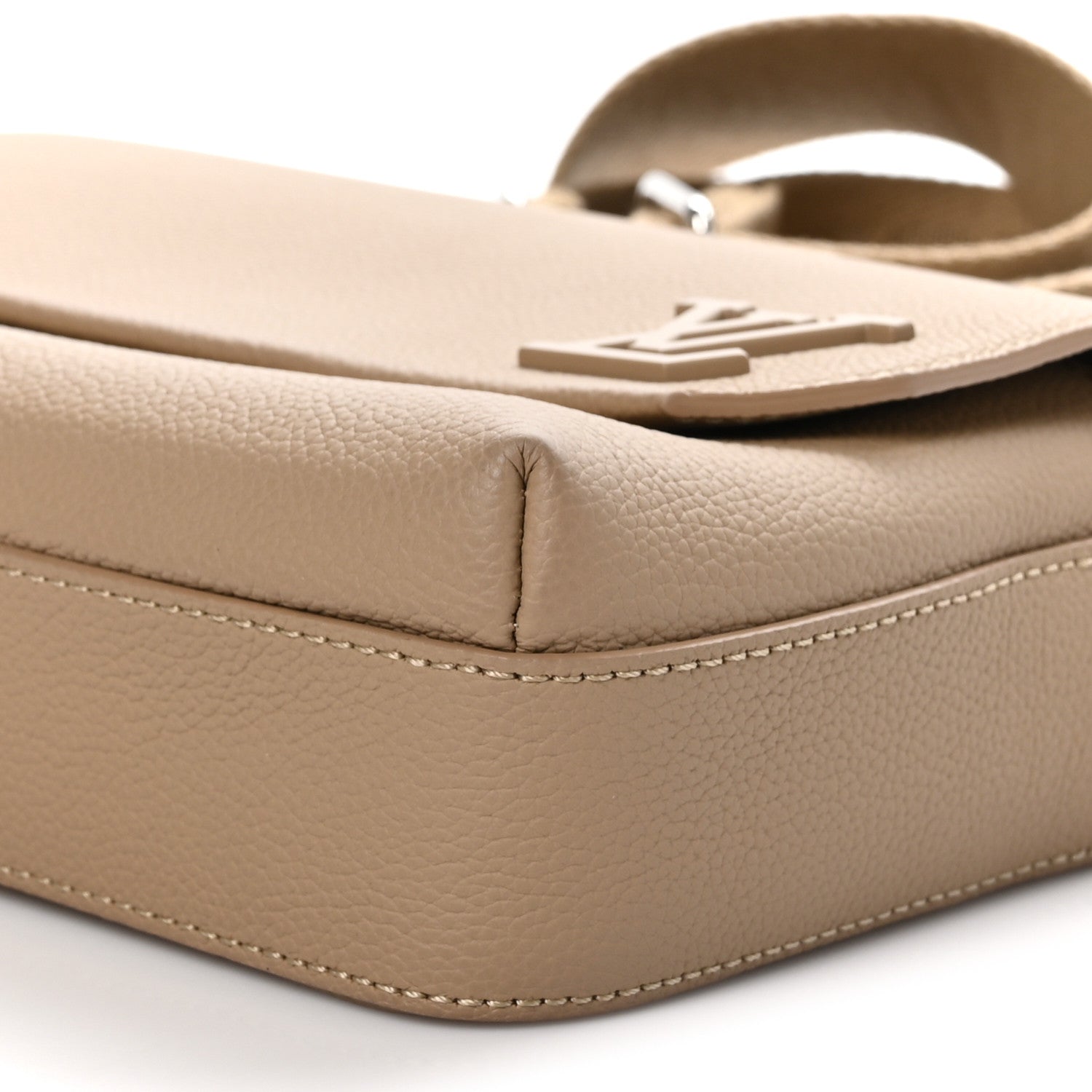 Louis Vuitton Calfskin Aerogram Fastline Messenger Sable Beige 10 of 10