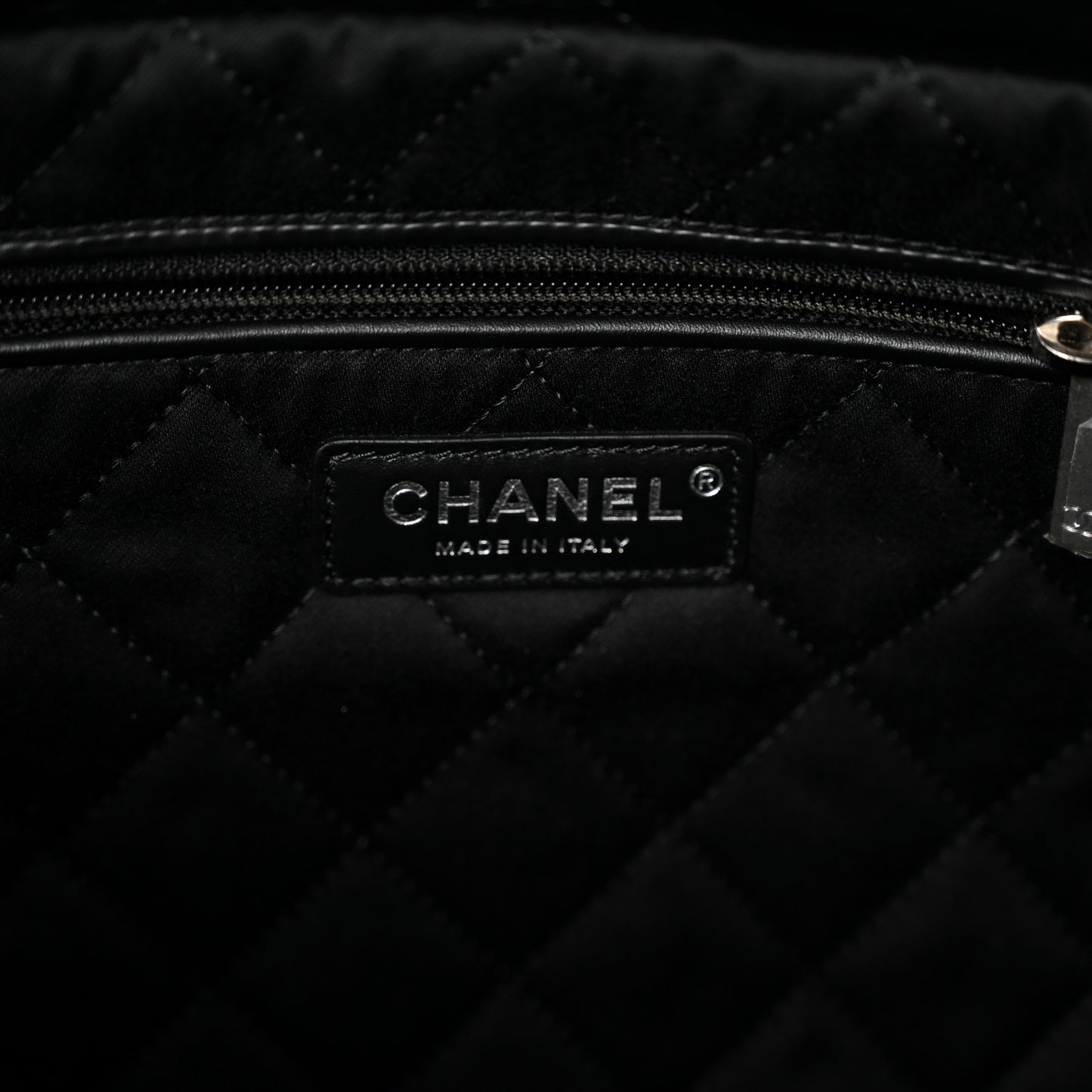 Shiny Calfskin Quilted Chanel 22 Black