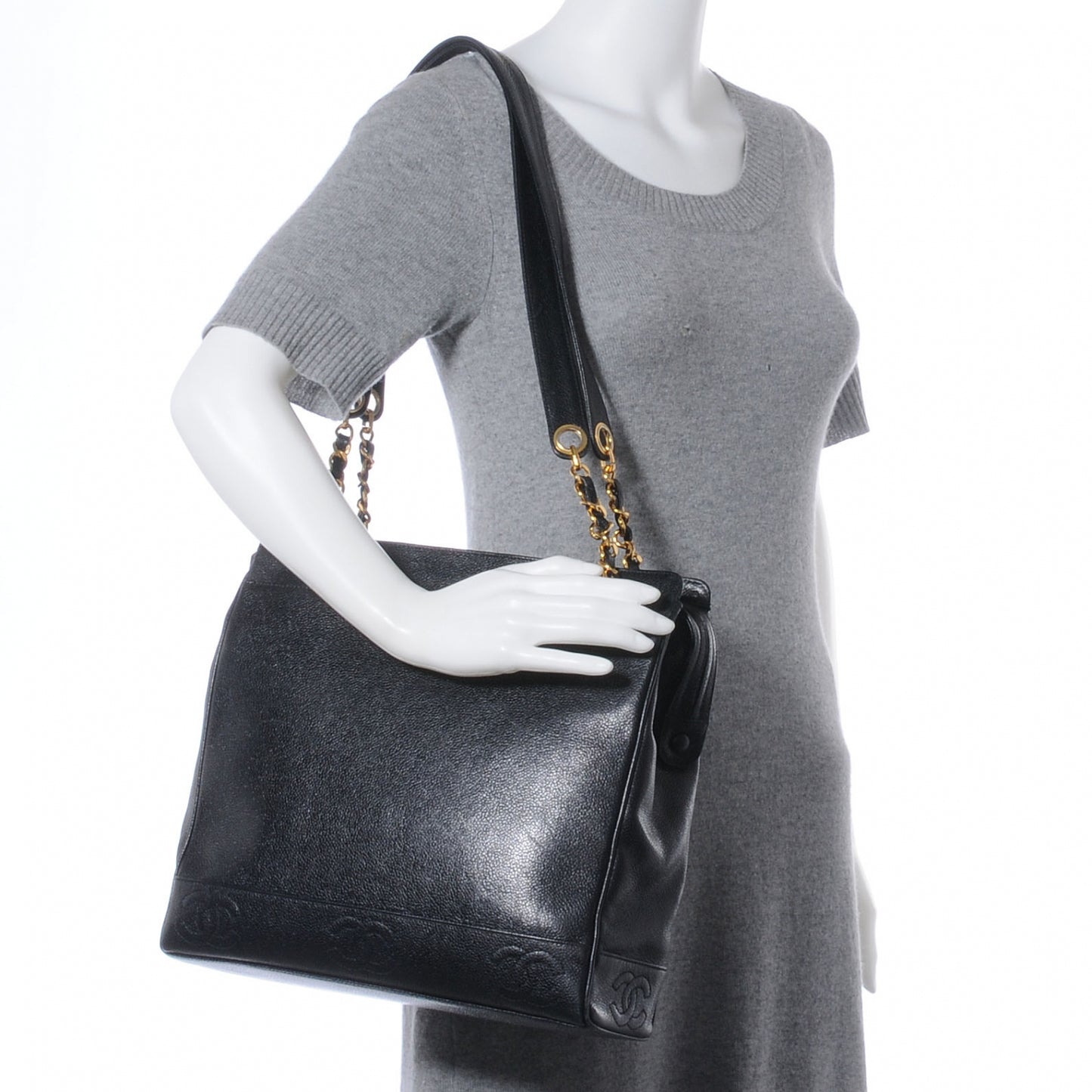 Caviar Shoulder Bag Black GHW
