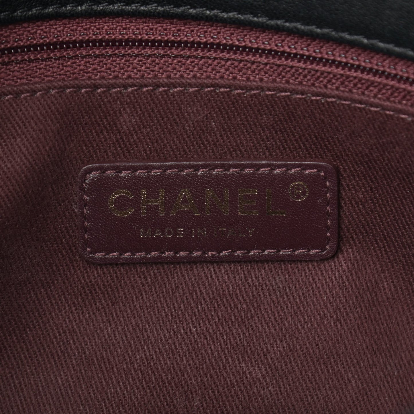 Wrinkled Lambskin Chevron Quilted Medium Surpique Flap Black