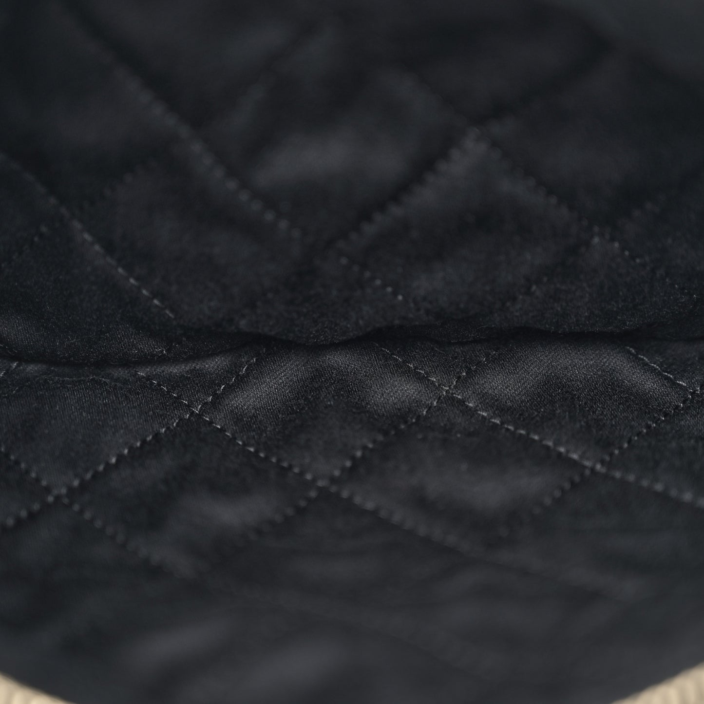 Cashmere Quilted Camellia Chanel 22 Black White