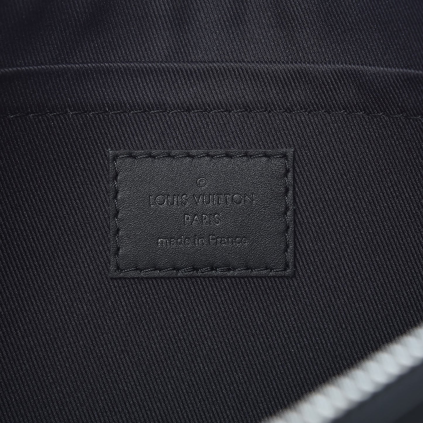 Damier Infini Discovery Pochette GM Onyx Silver