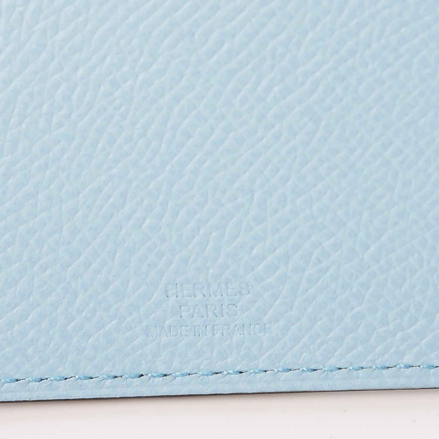 Epsom Tarmac PM Passport Holder Bleu Zephyr
