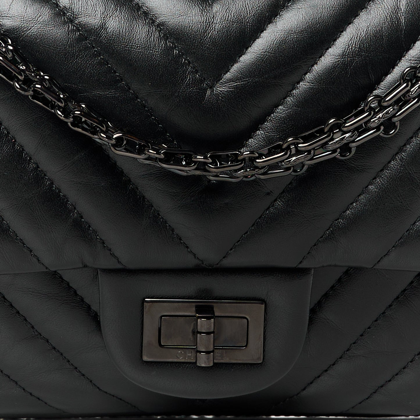 Aged Calfskin Chevron Quilted 2.55 Reissue 225 Flap So Black