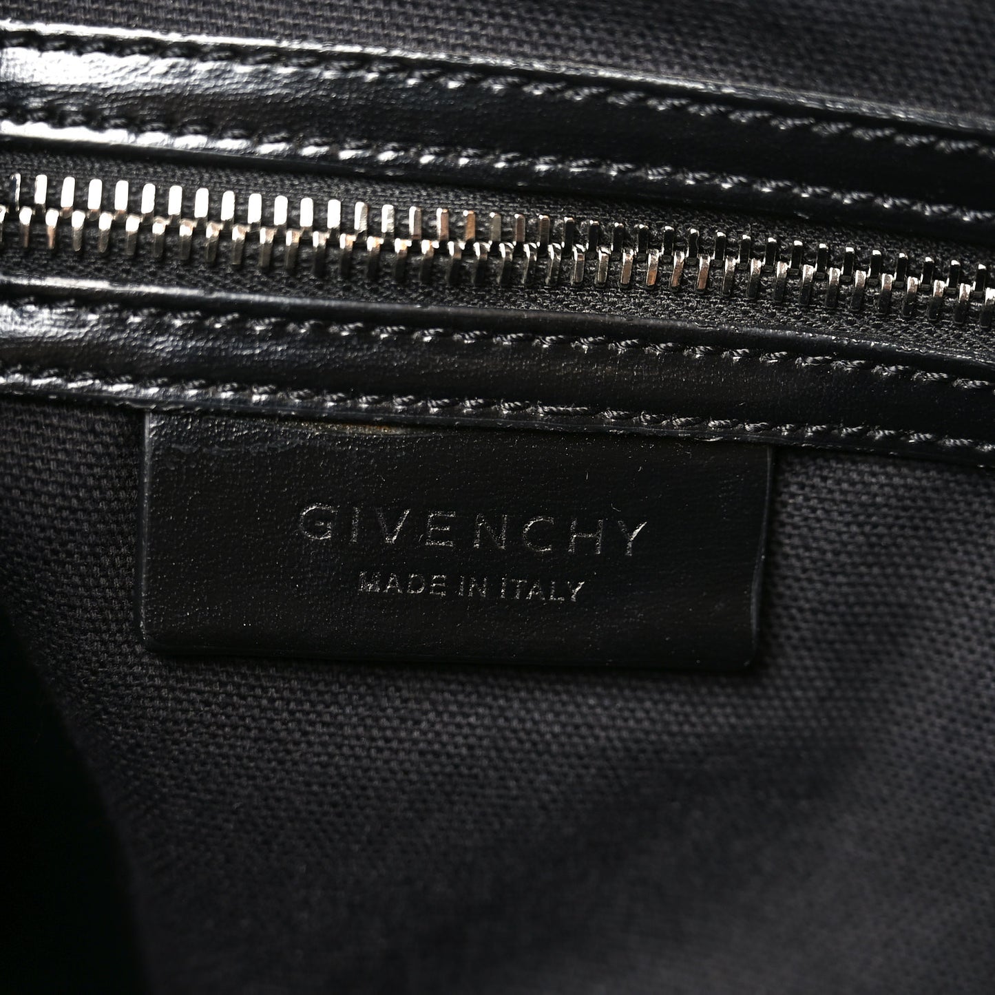 Shiny Lord Calfskin Medium Antigona Black