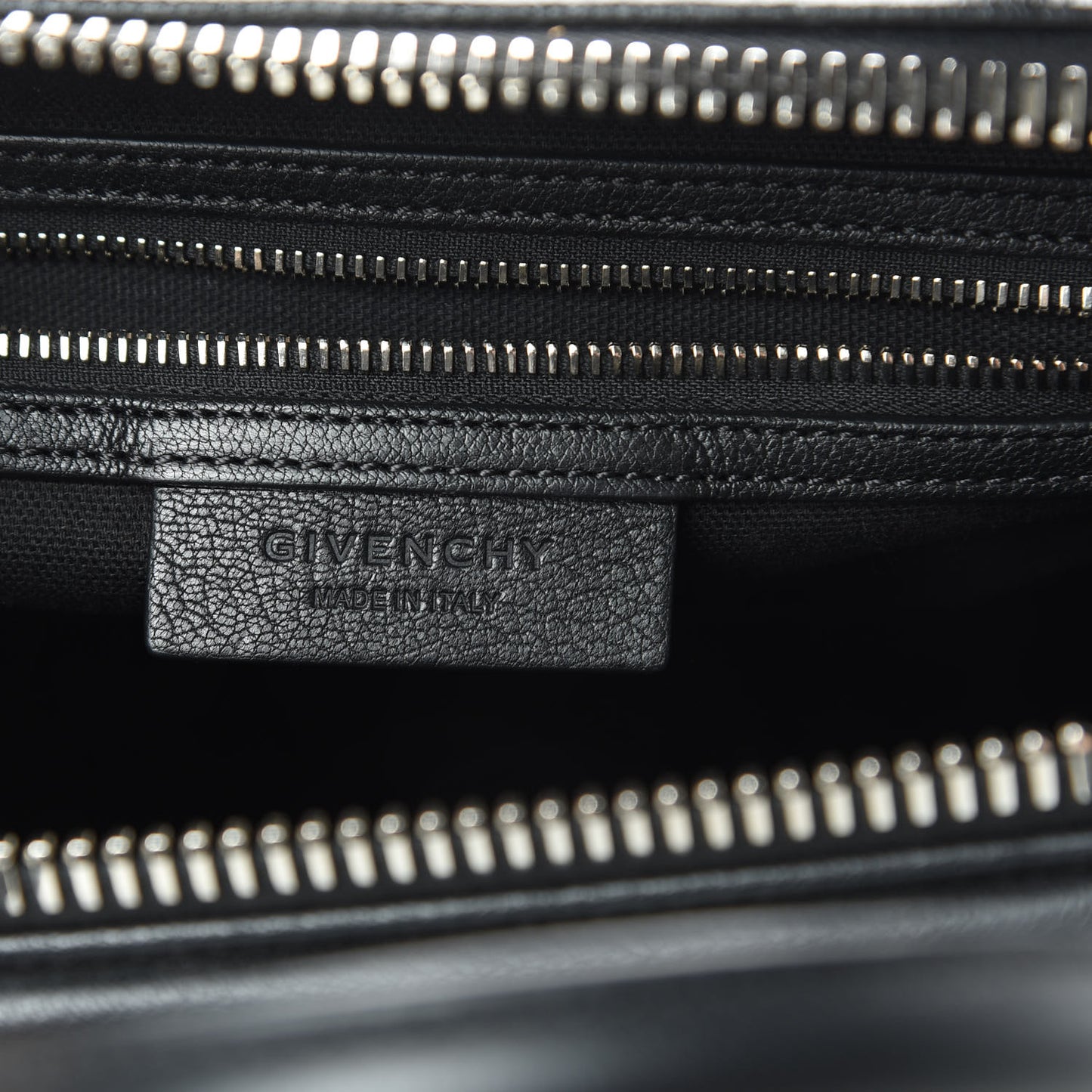 Sugar Goatskin Medium Antigona Black