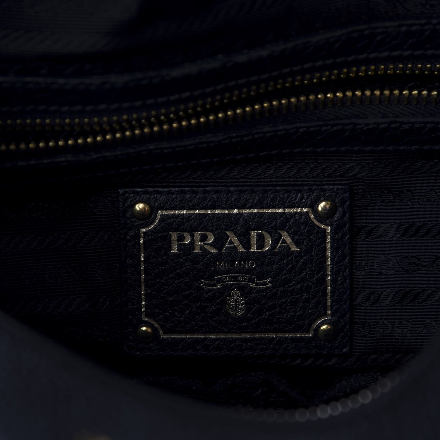 Vitello Daino Hobo Black