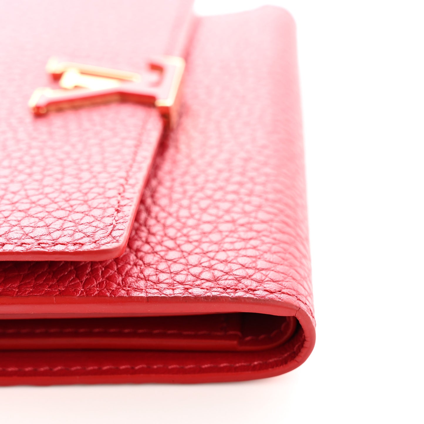 Taurillon Capucines Compact Wallet Rubis