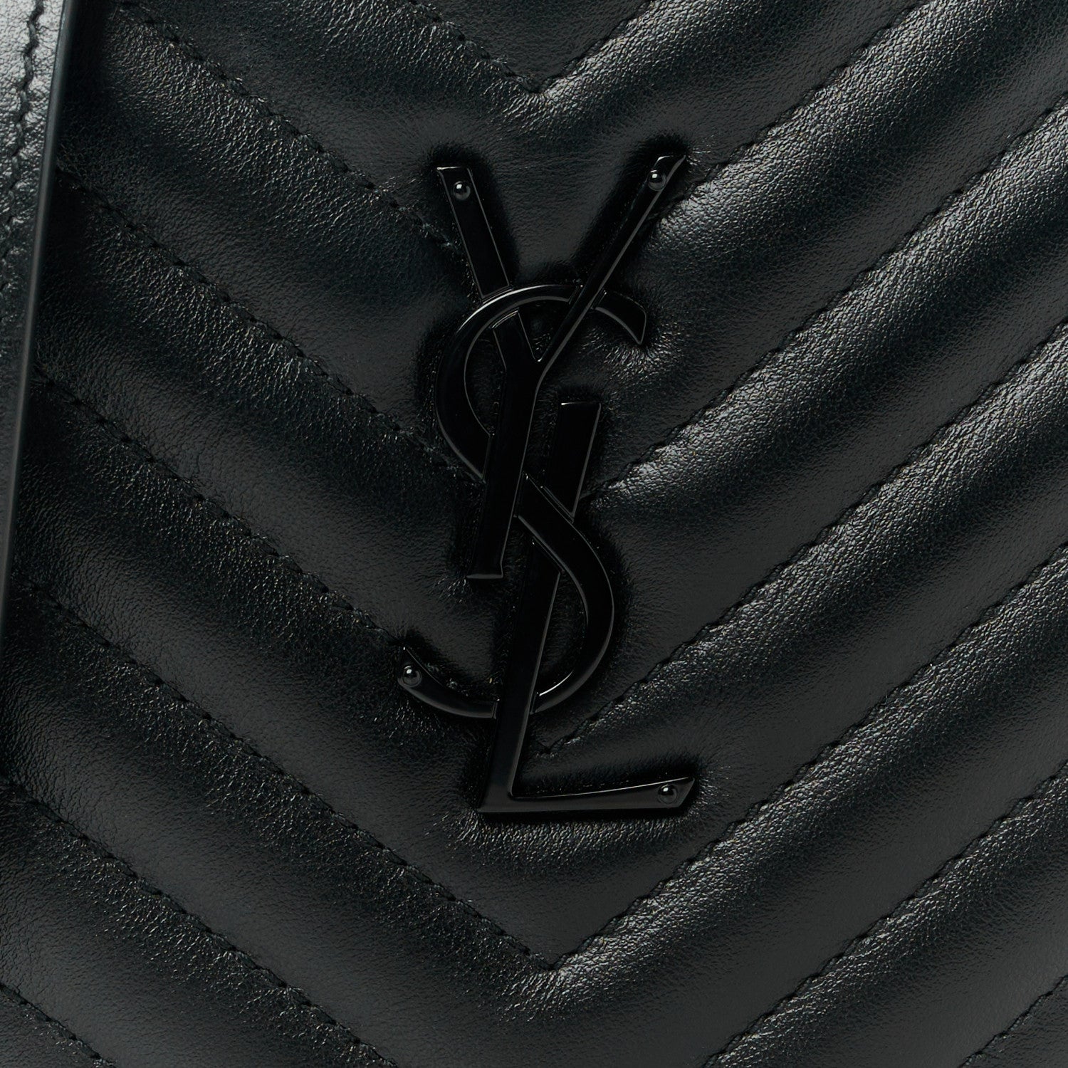 Saint Laurent Calfskin Matelasse Chevron Round Vinyle Camera Bag Black 9 of 11