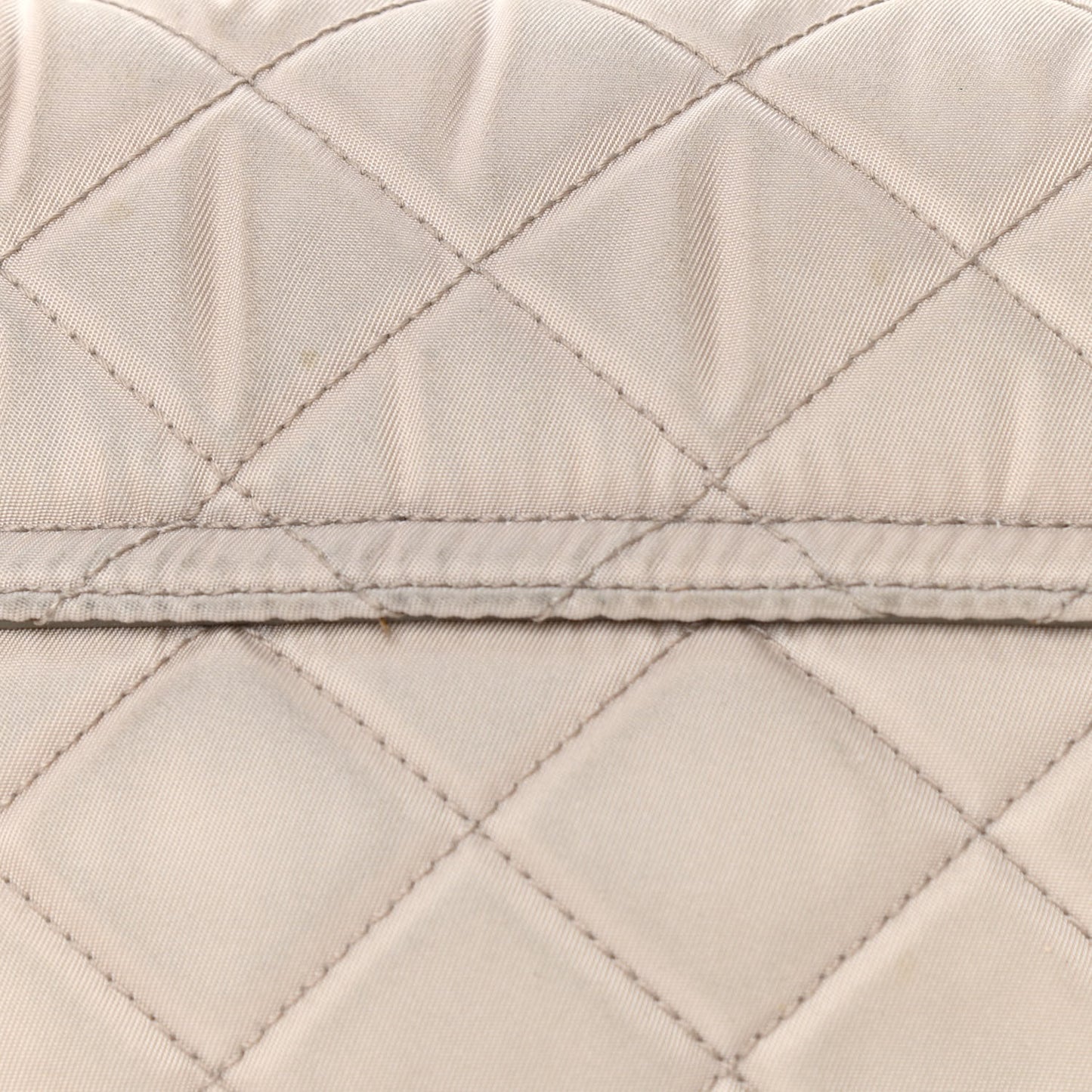 Nylon Tessuto Impuntu Quilted Flap Pomice