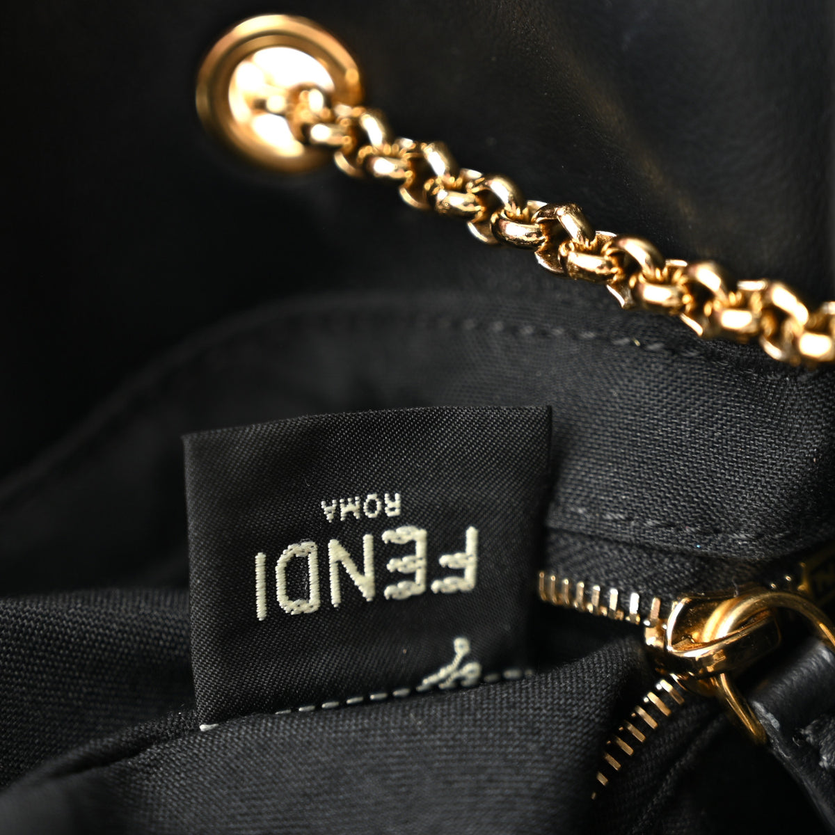 Vitello Grace King Karligraphy Chain Bucket Bag Black Bisquit