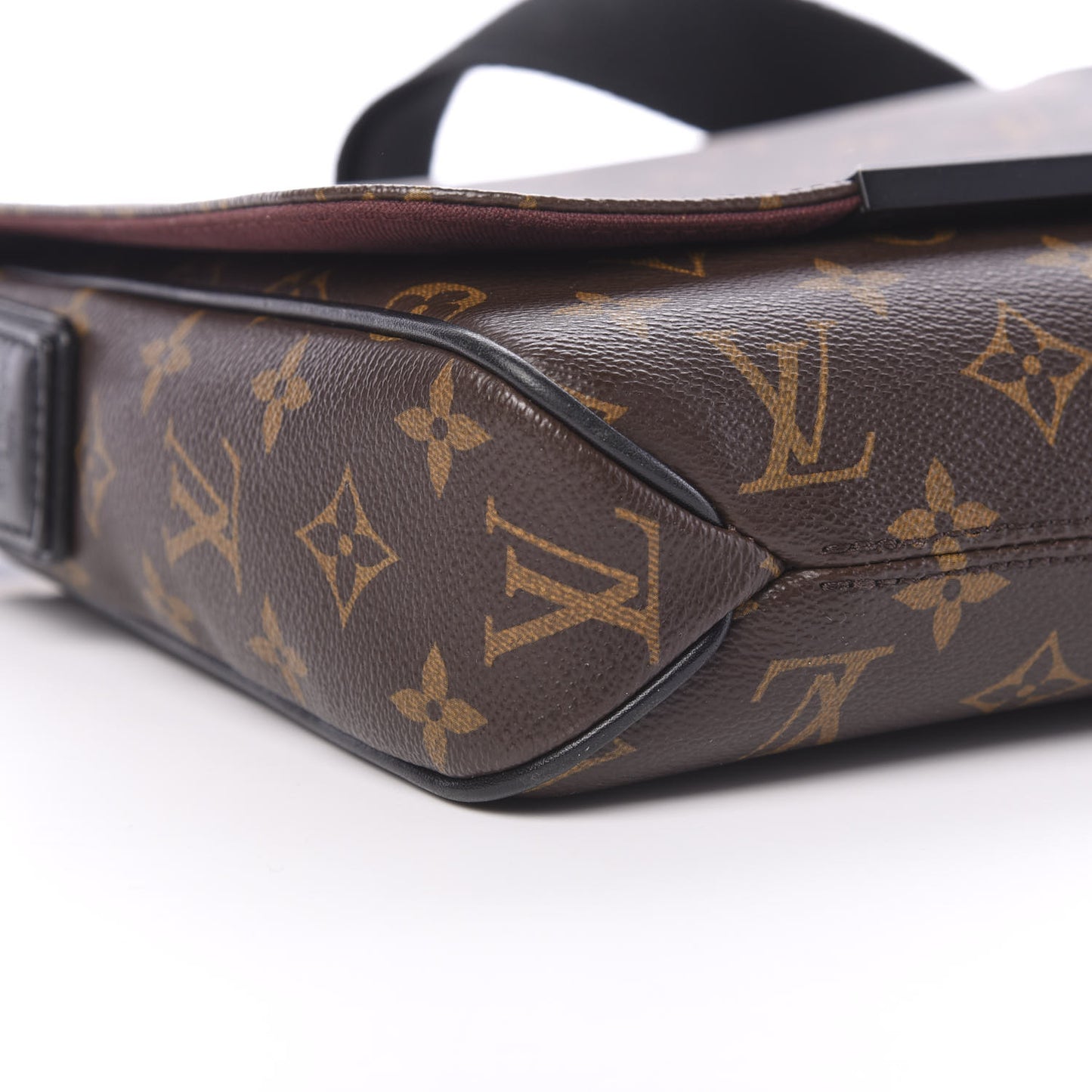 Monogram Macassar District PM