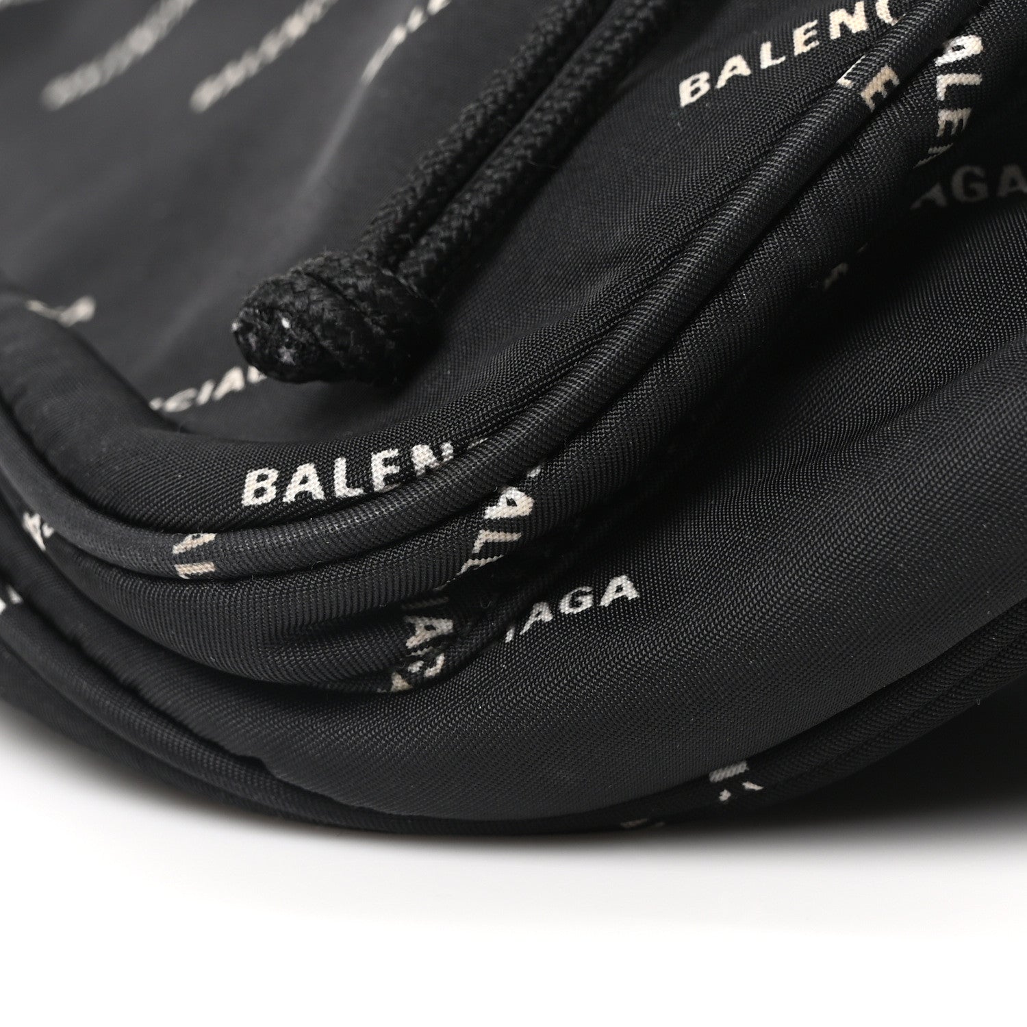 BALENCIAGA ロゴ入りナイロンストラップ Balenciaga Twill Nylon Allover Logo Explorer Beltpack Black White