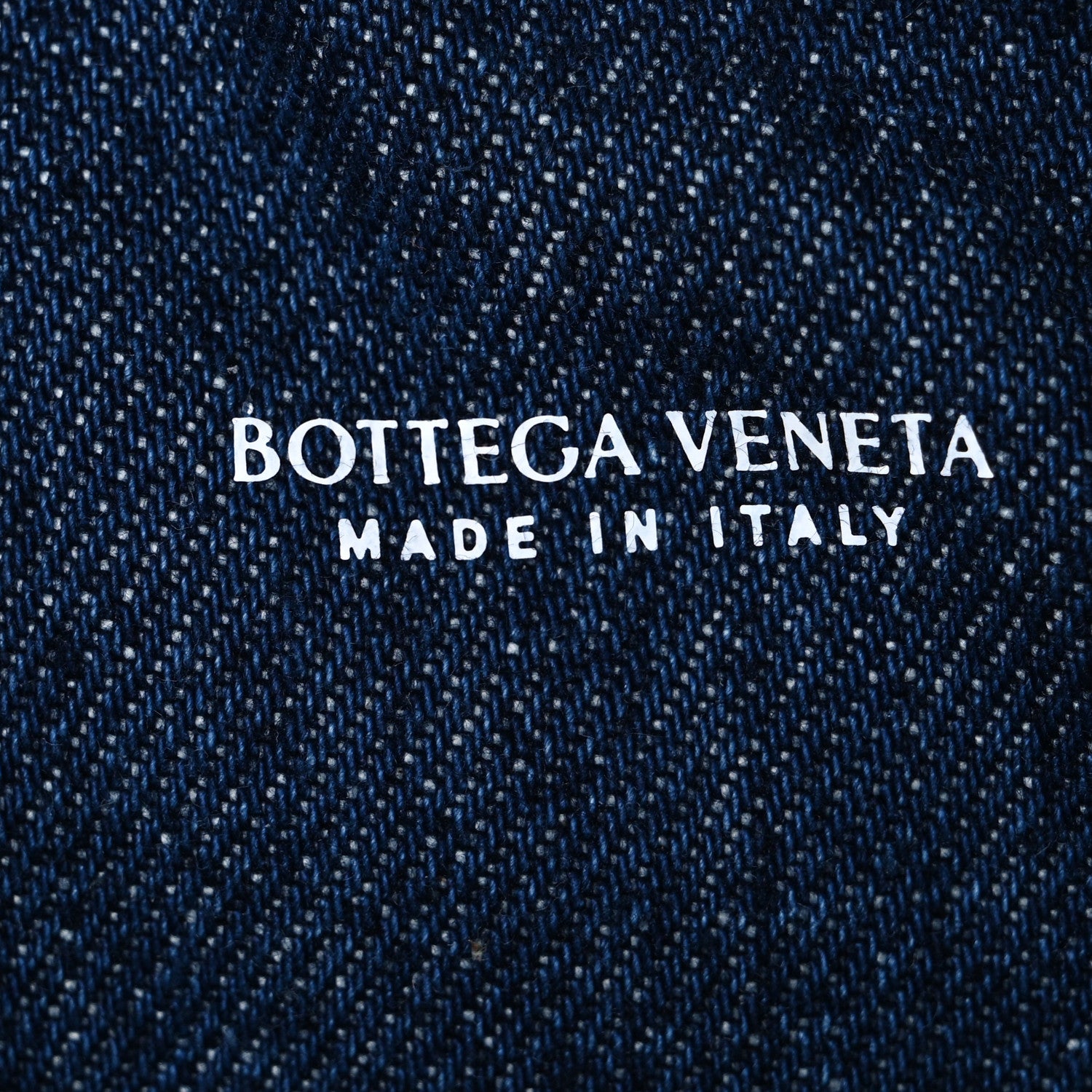 BOTTEGA VENETA ダークブルー ショートスリーブジャケット Bottega Veneta Nappa Denim Intrecciato Mini Wallace Abyss Indigo