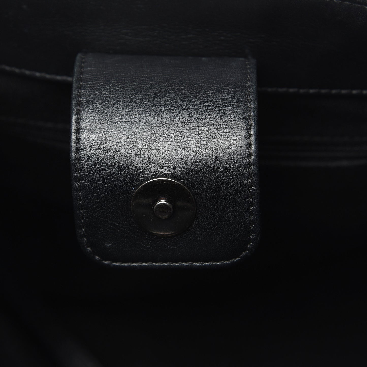 Caviar Quilted Medium CC Bucket Bag Black