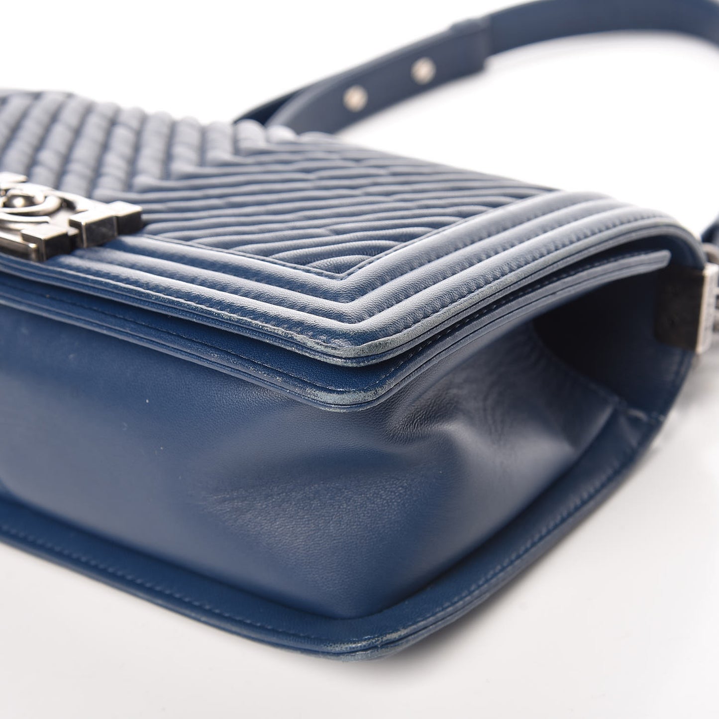 Wrinkled Lambskin Chevron Quilted Medium Boy Flap Navy