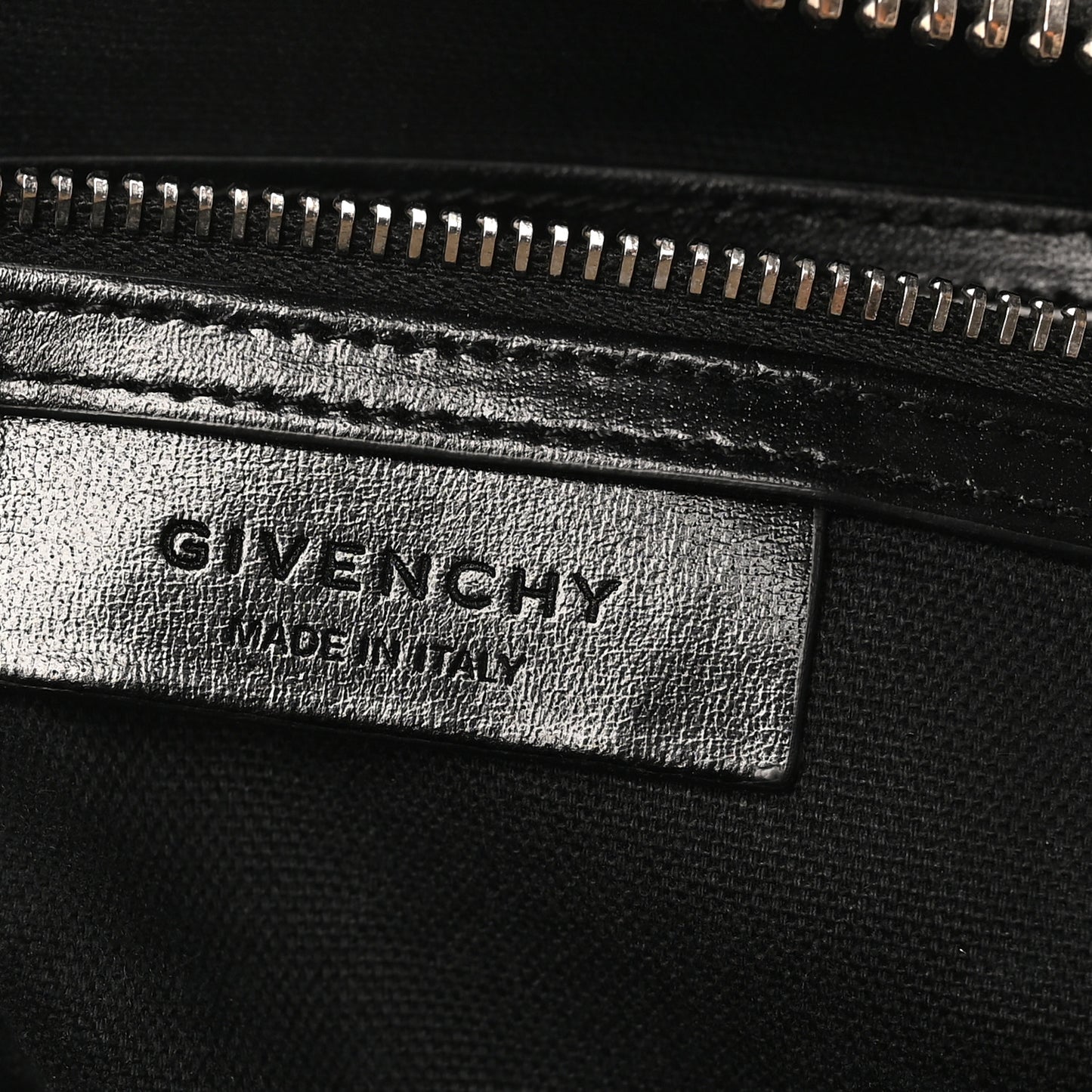 Shiny Lord Calfskin Medium Antigona Black