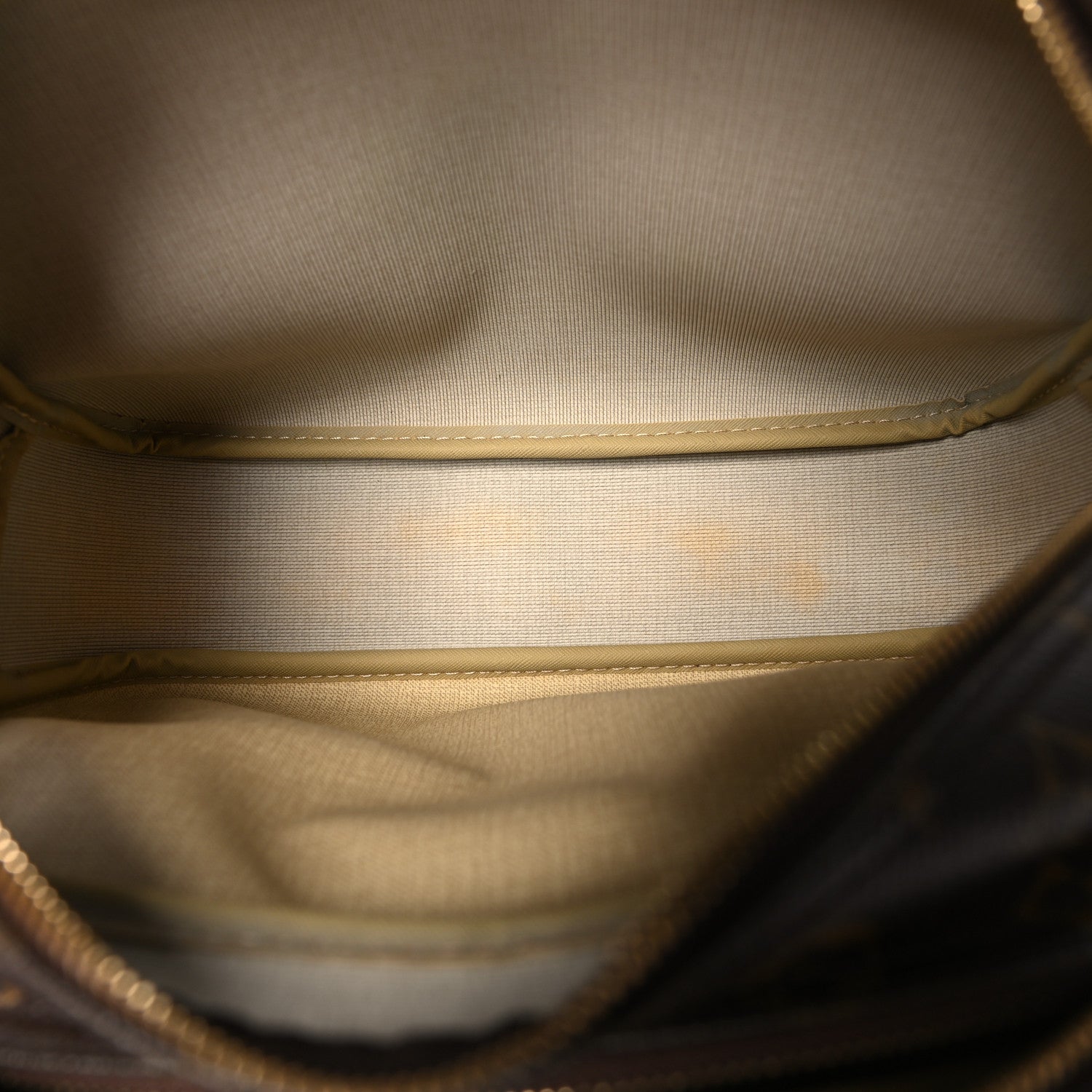 Louis Vuitton Monogram Reporter PM 6 of 10